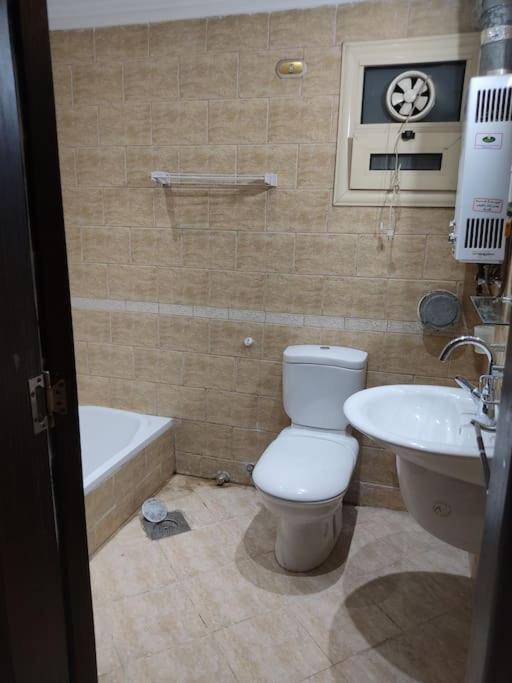 Doqi apartment 3 rooms 2 bathroom WiFi near Nile
