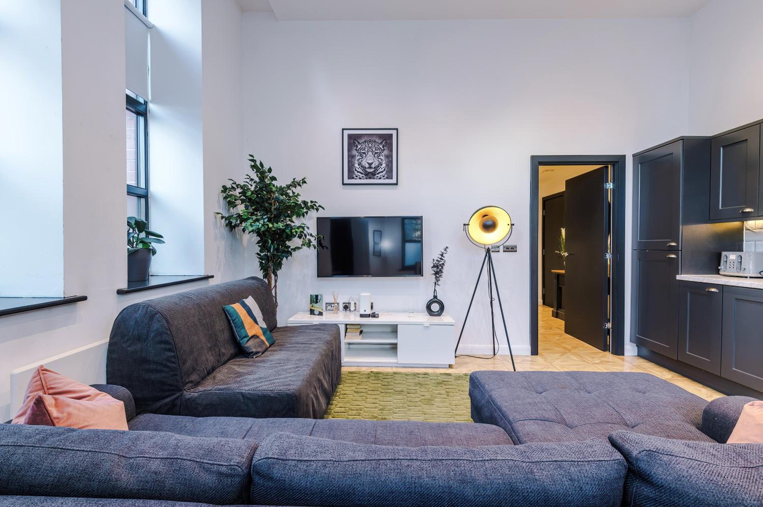 2025 Traveler Award Winner - Gorgeous Central Flat in Leeds Ideal for Long Stay