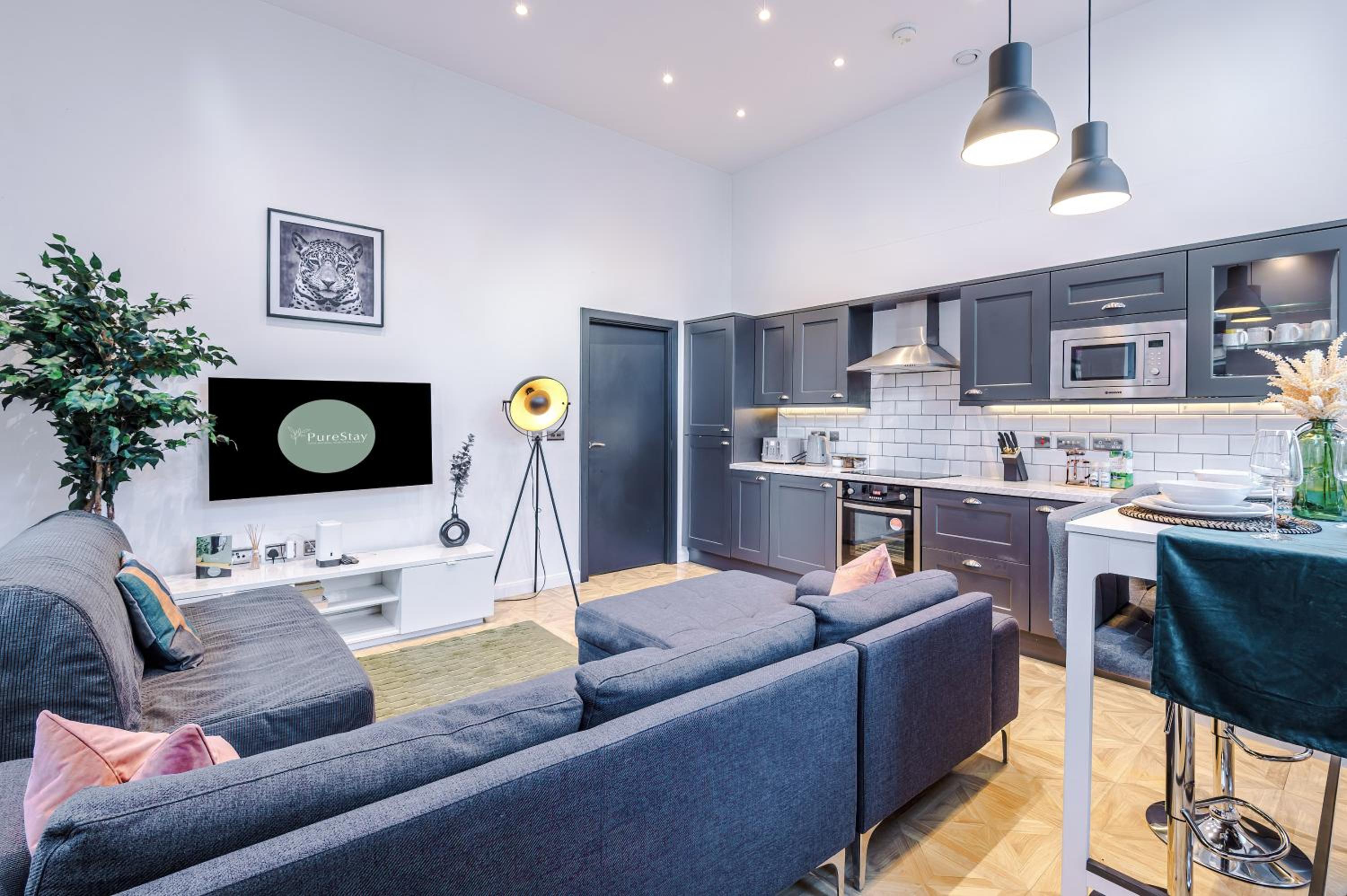 2025 Traveler Award Winner - Gorgeous Central Flat in Leeds Ideal for Long Stay