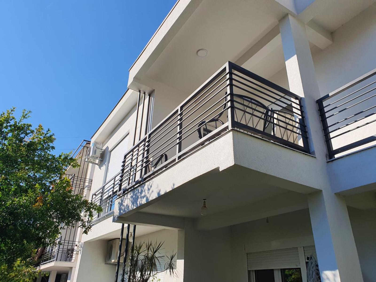 Casa R Apartments view 3