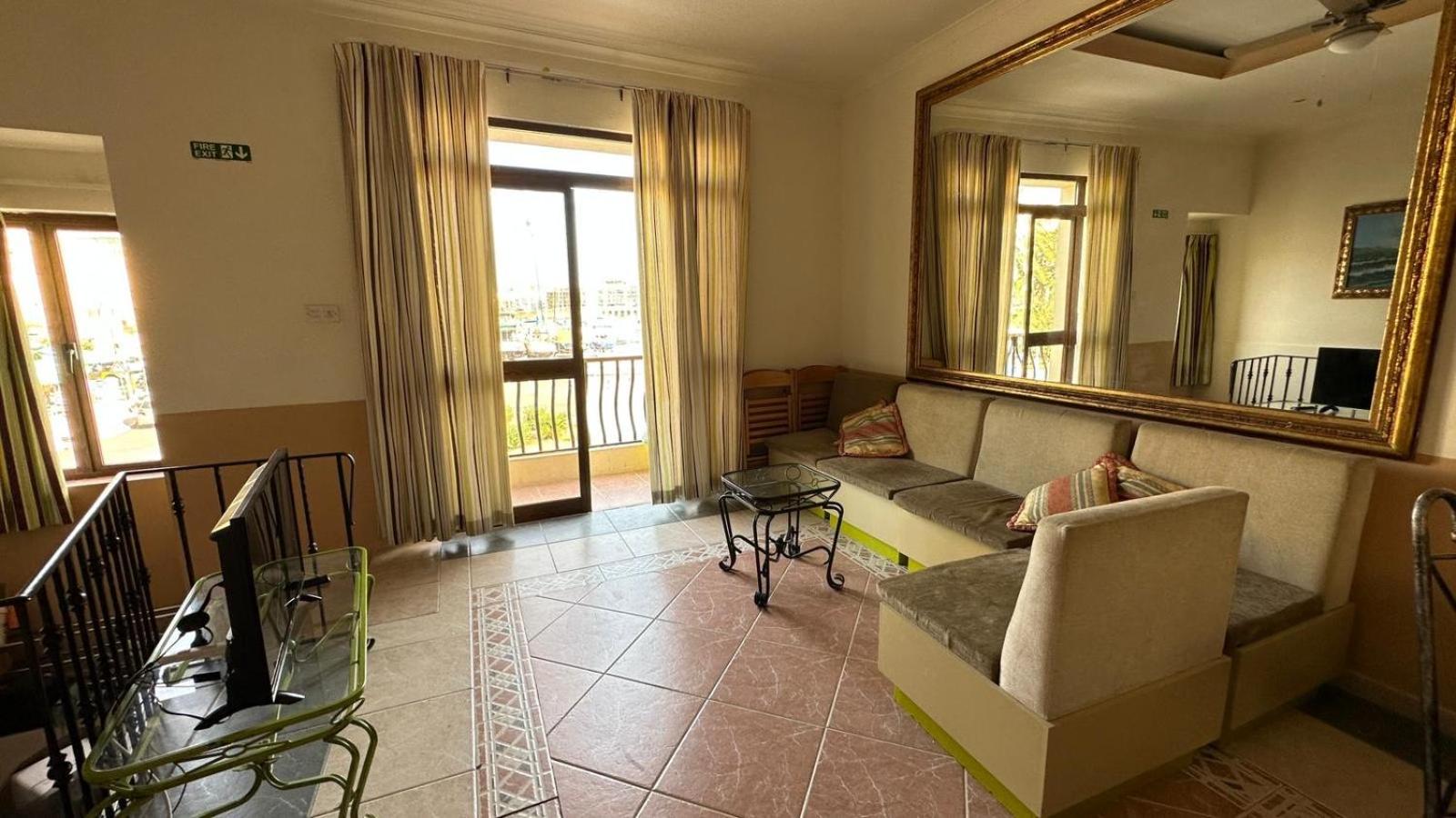 Seafront Bedroom with stunning views, balcony and en-suite view 4