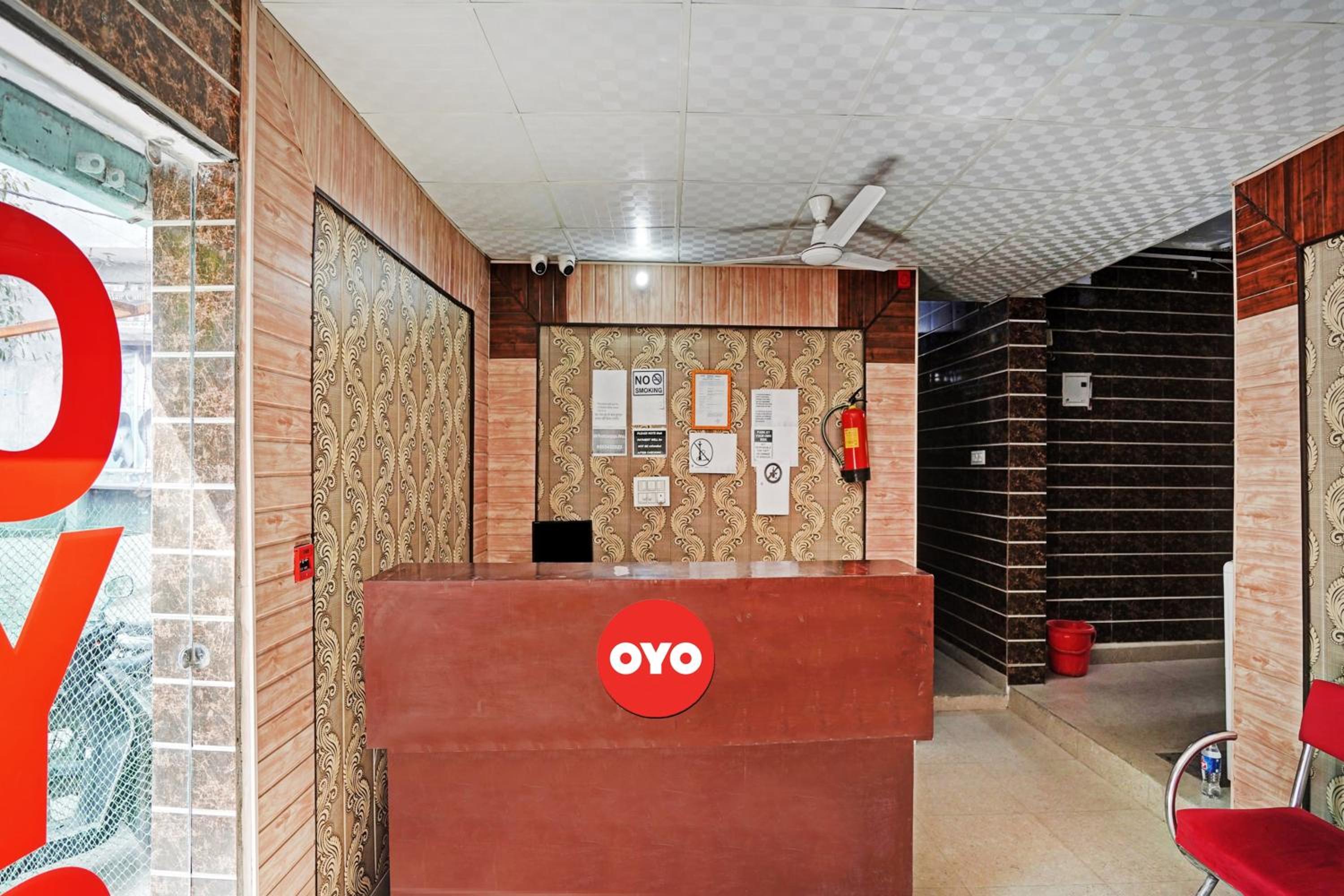 Lobby & Reception