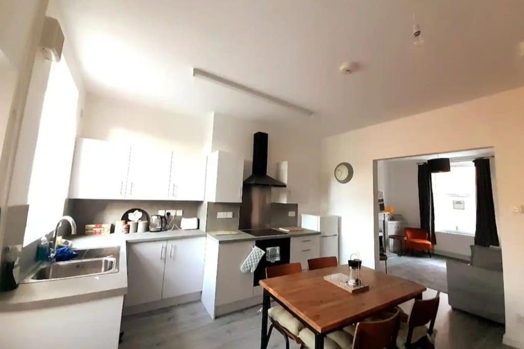 Stylish Ashbourne townhouse near the Peak District and Alton Towers view 2