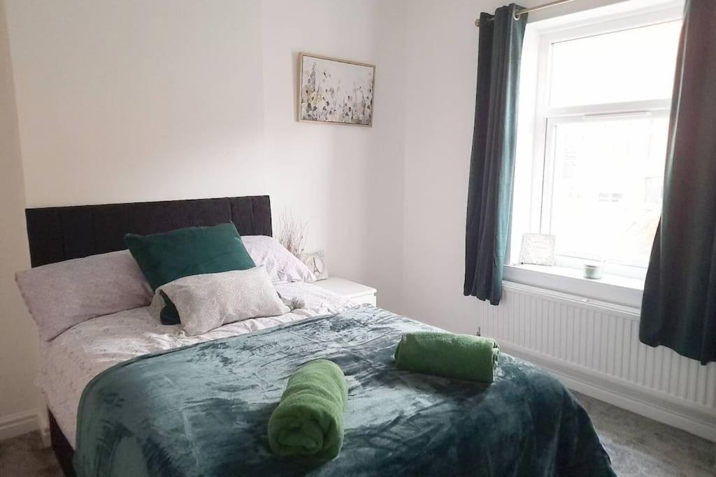 Stylish Ashbourne townhouse near the Peak District and Alton Towers view 3