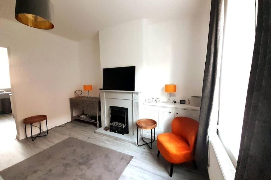 Stylish Ashbourne townhouse near the Peak District and Alton Towers view 4