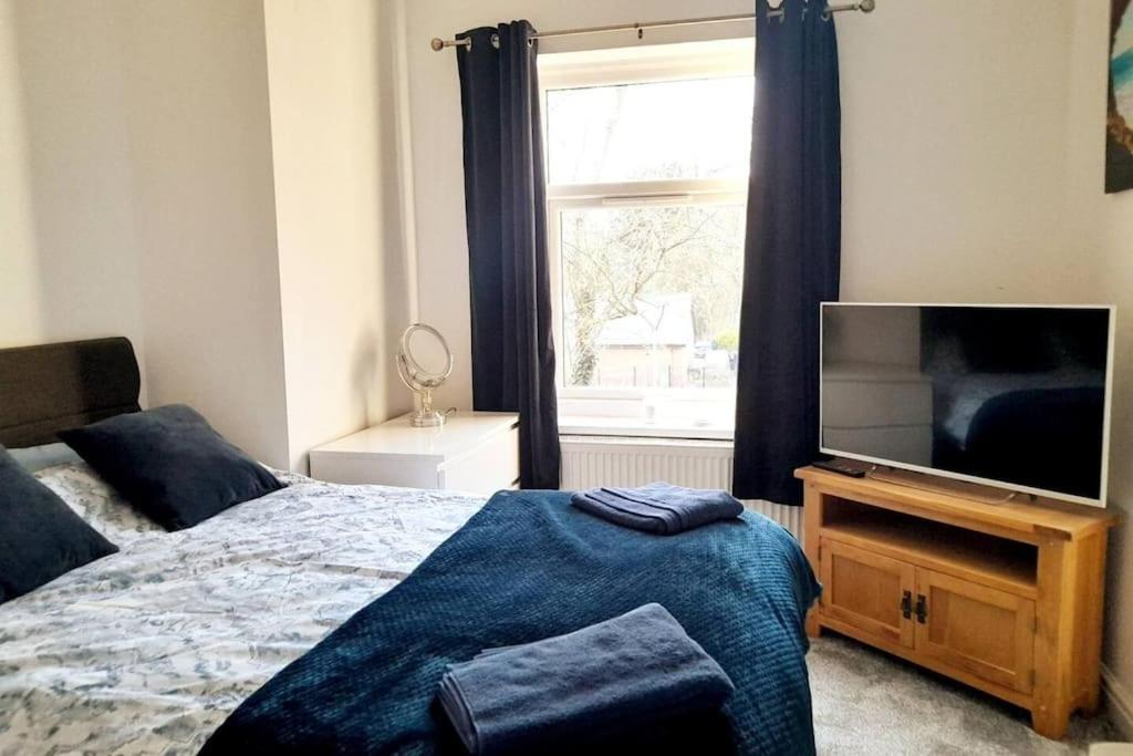 Stylish Ashbourne townhouse near the Peak District and Alton Towers view 5