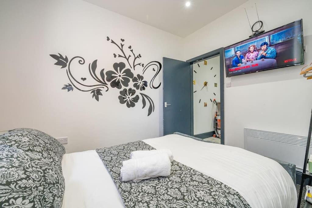 -F19GH- For relaxed & Cosy stay,Free Parking,WiFi view 2