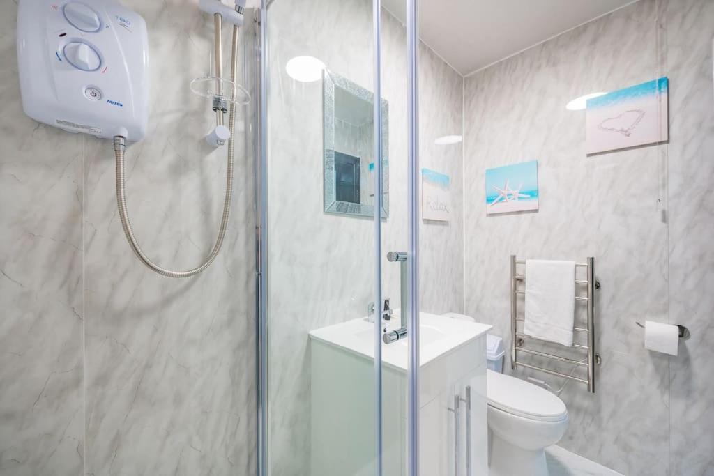 -F19GH- For relaxed & Cosy stay,Free Parking,WiFi view 4