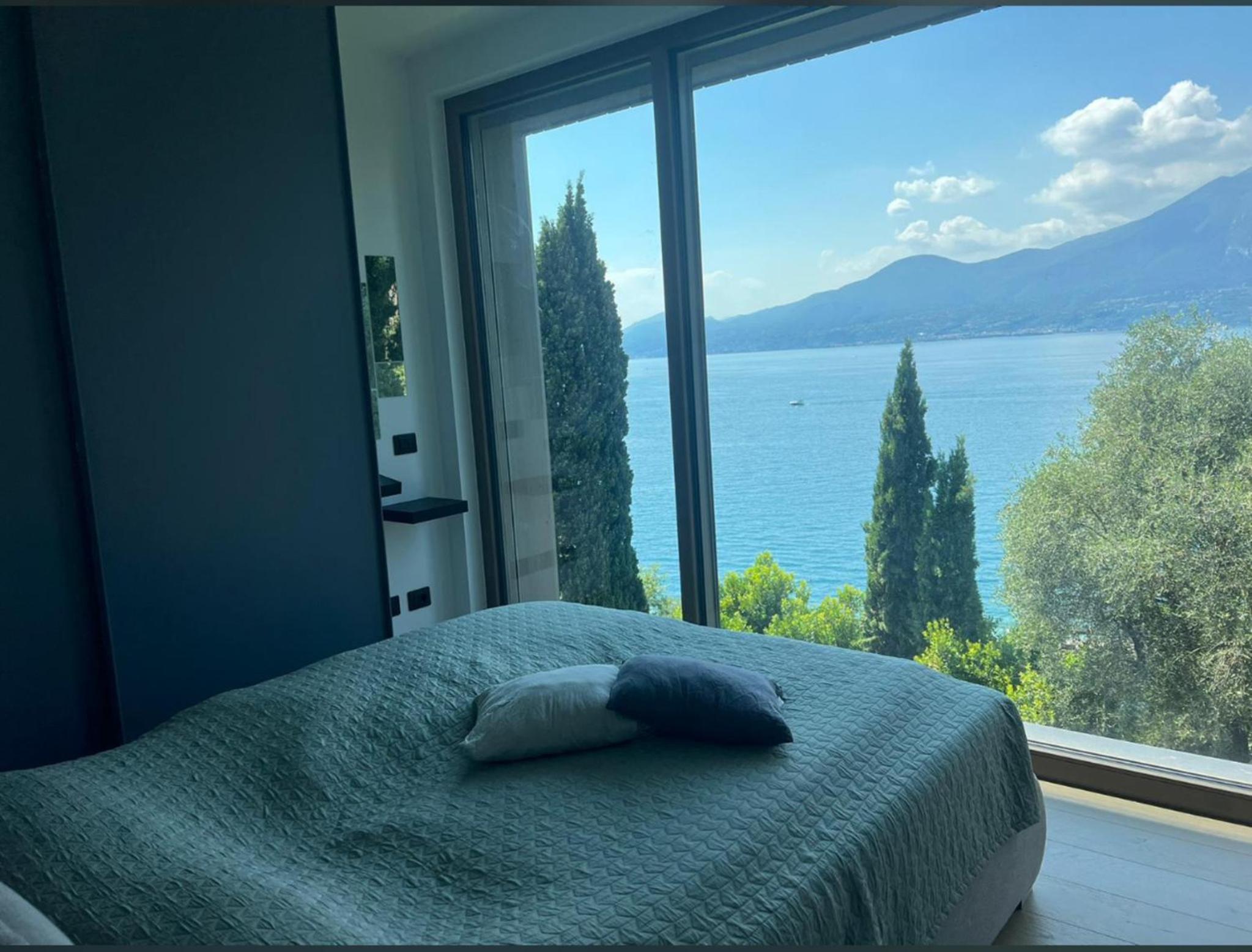 3 Zimmer Apartment am Gardasee mit traumhaften Seeblick und Pool in Torri del Benaco view 3