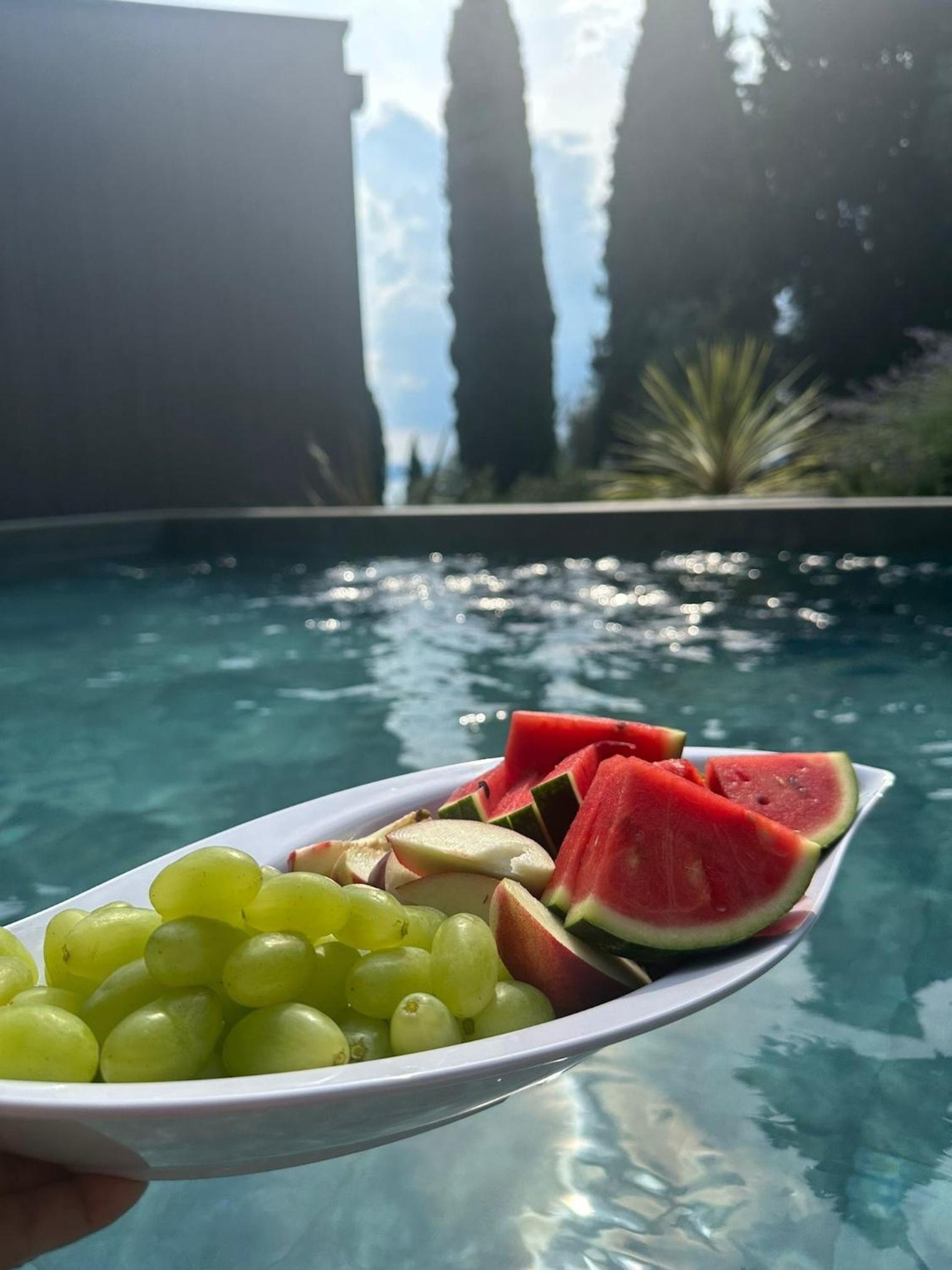 3 Zimmer Apartment am Gardasee mit traumhaften Seeblick und Pool in Torri del Benaco view 4