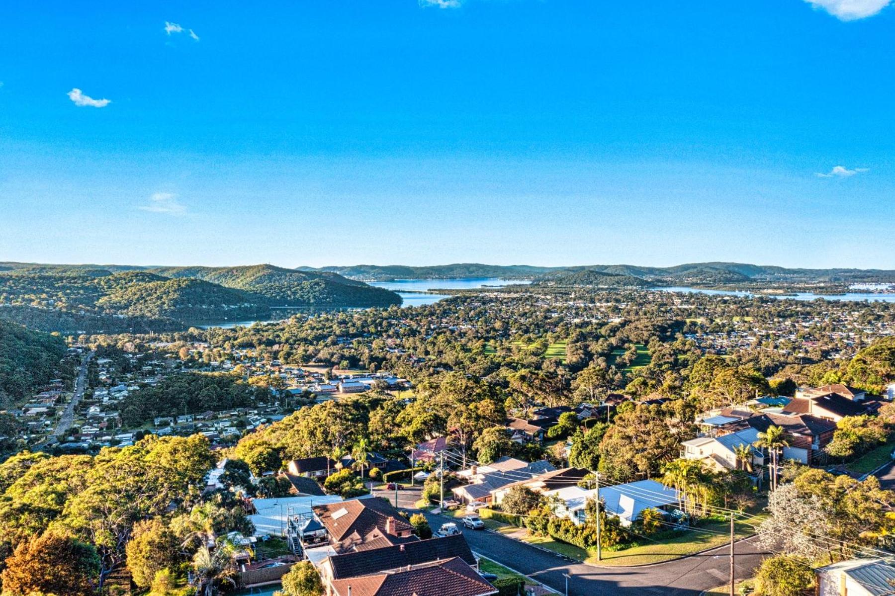 Central Coast Getaway 4B Family Holiday Home