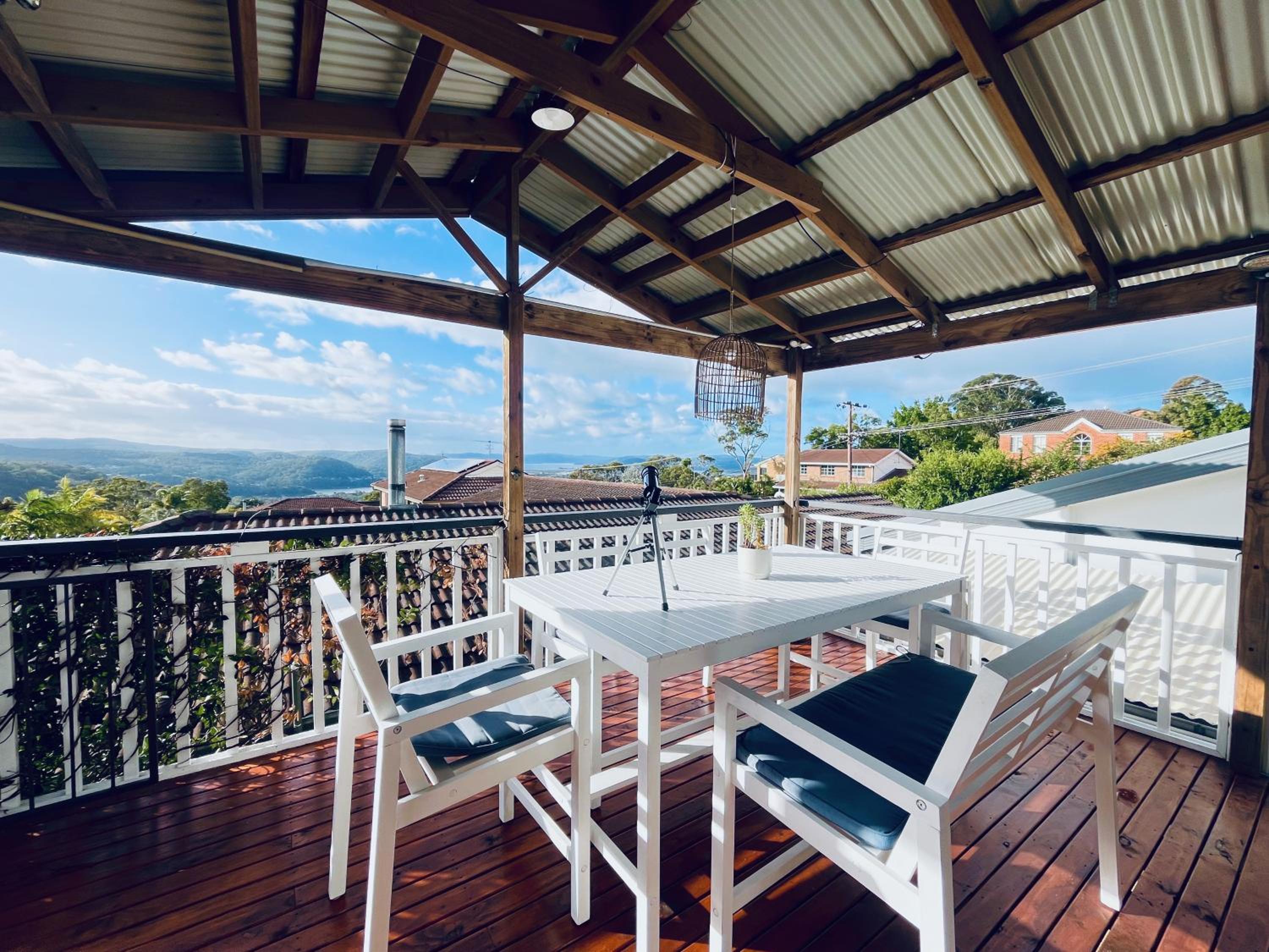 Central Coast Getaway 4B Family Holiday Home