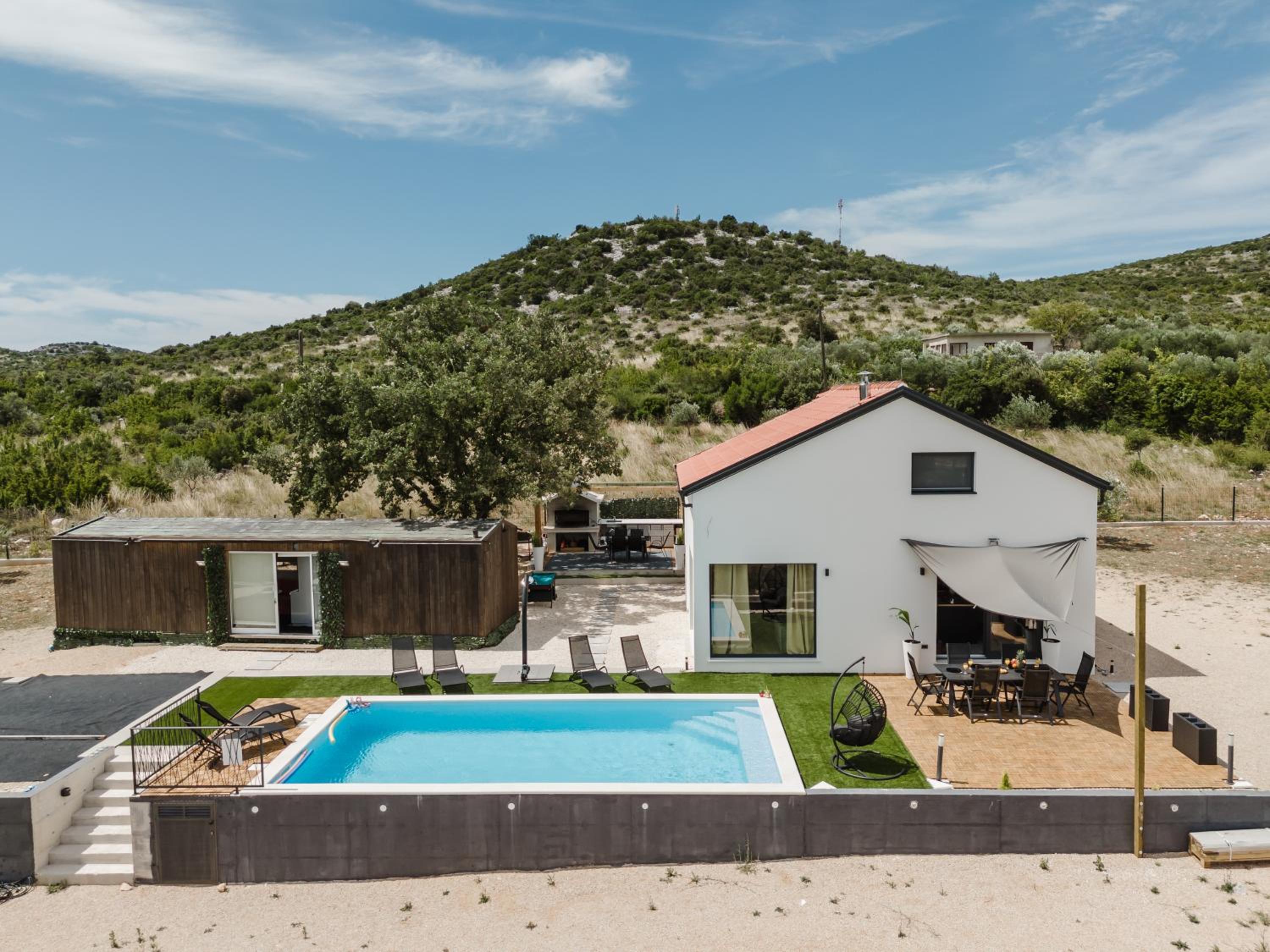 Luxury Villa The Rock view 4