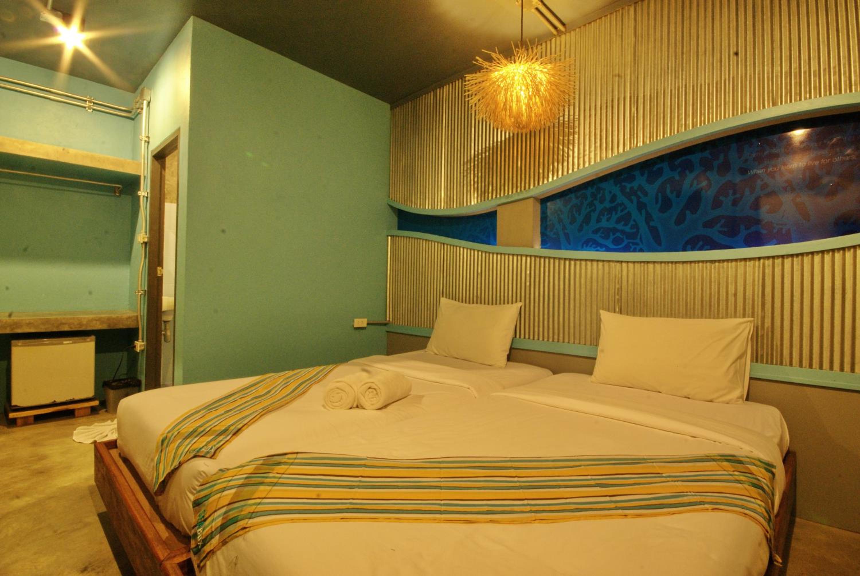 Seabox Khaolak Hostel