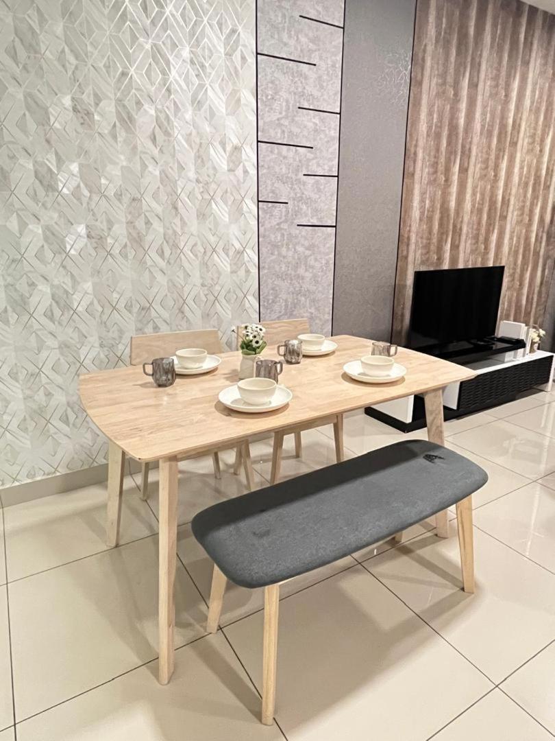 Comfy Studio Trefoil