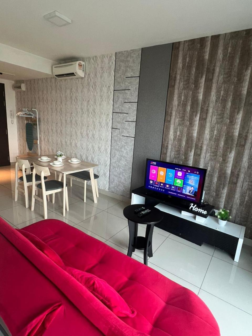 Comfy Studio Trefoil