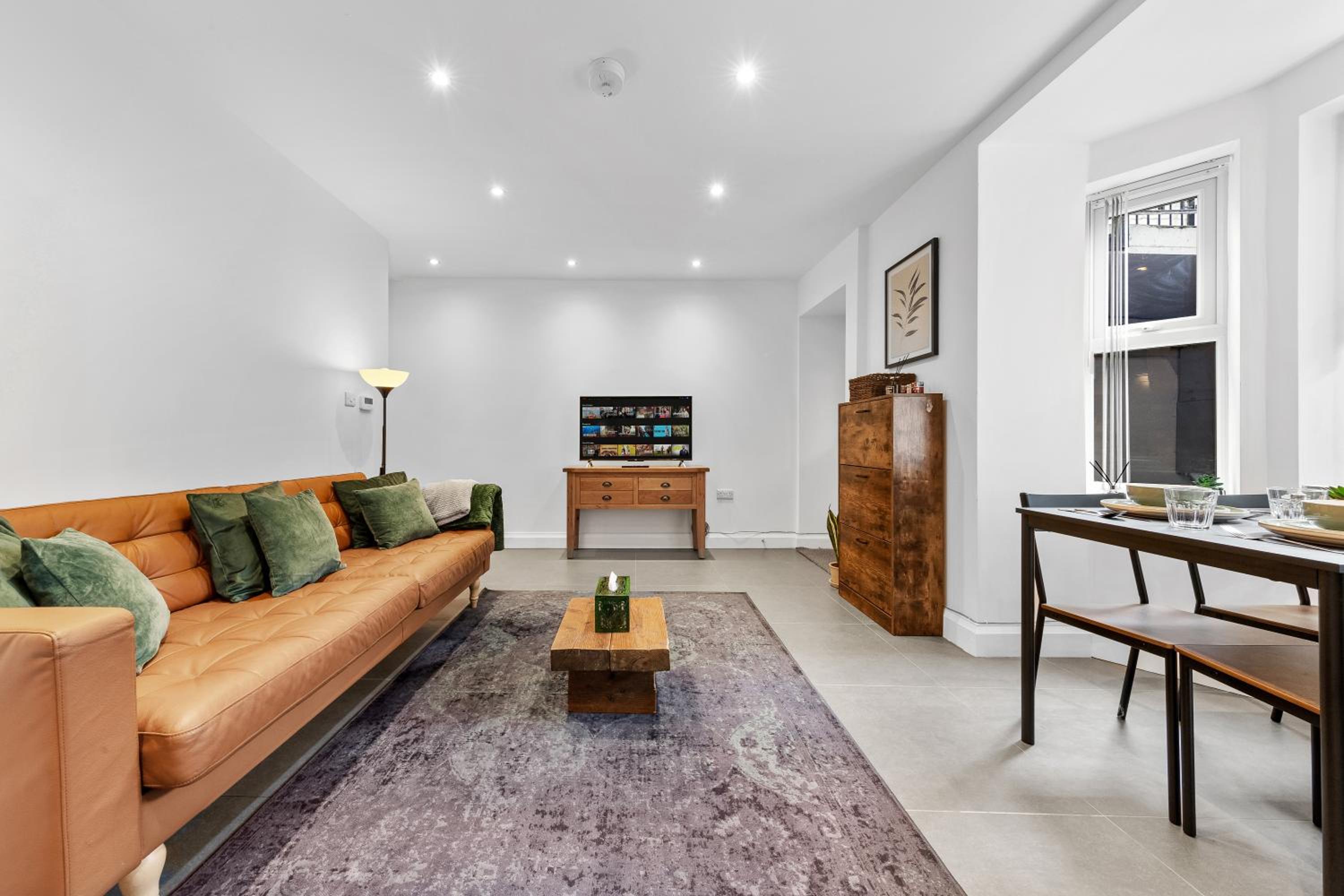 Modern Basement Apartment Stoke Newington London, close to transport