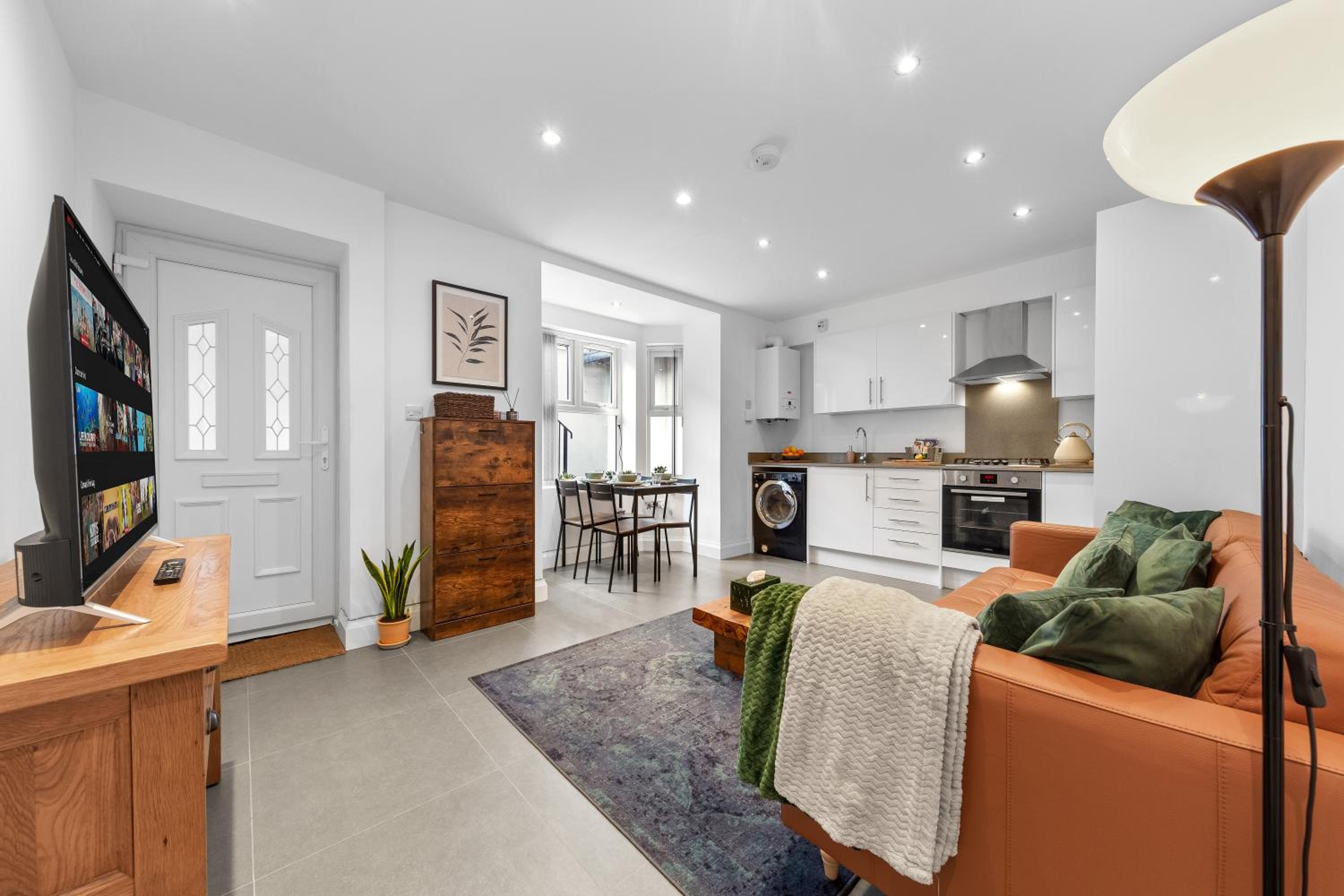 Modern Basement Apartment Stoke Newington London, close to transport