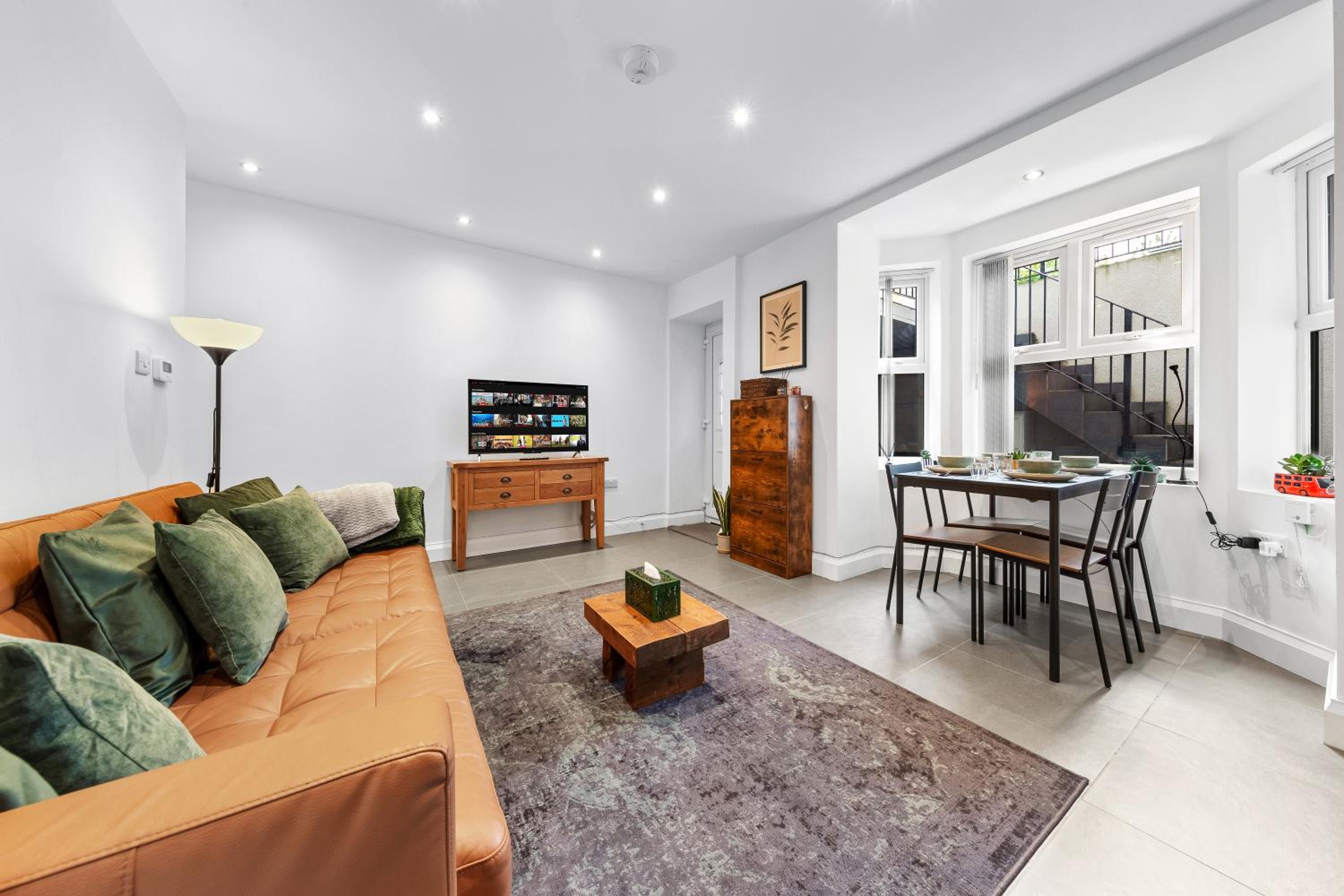 Modern Basement Apartment Stoke Newington London, close to transport