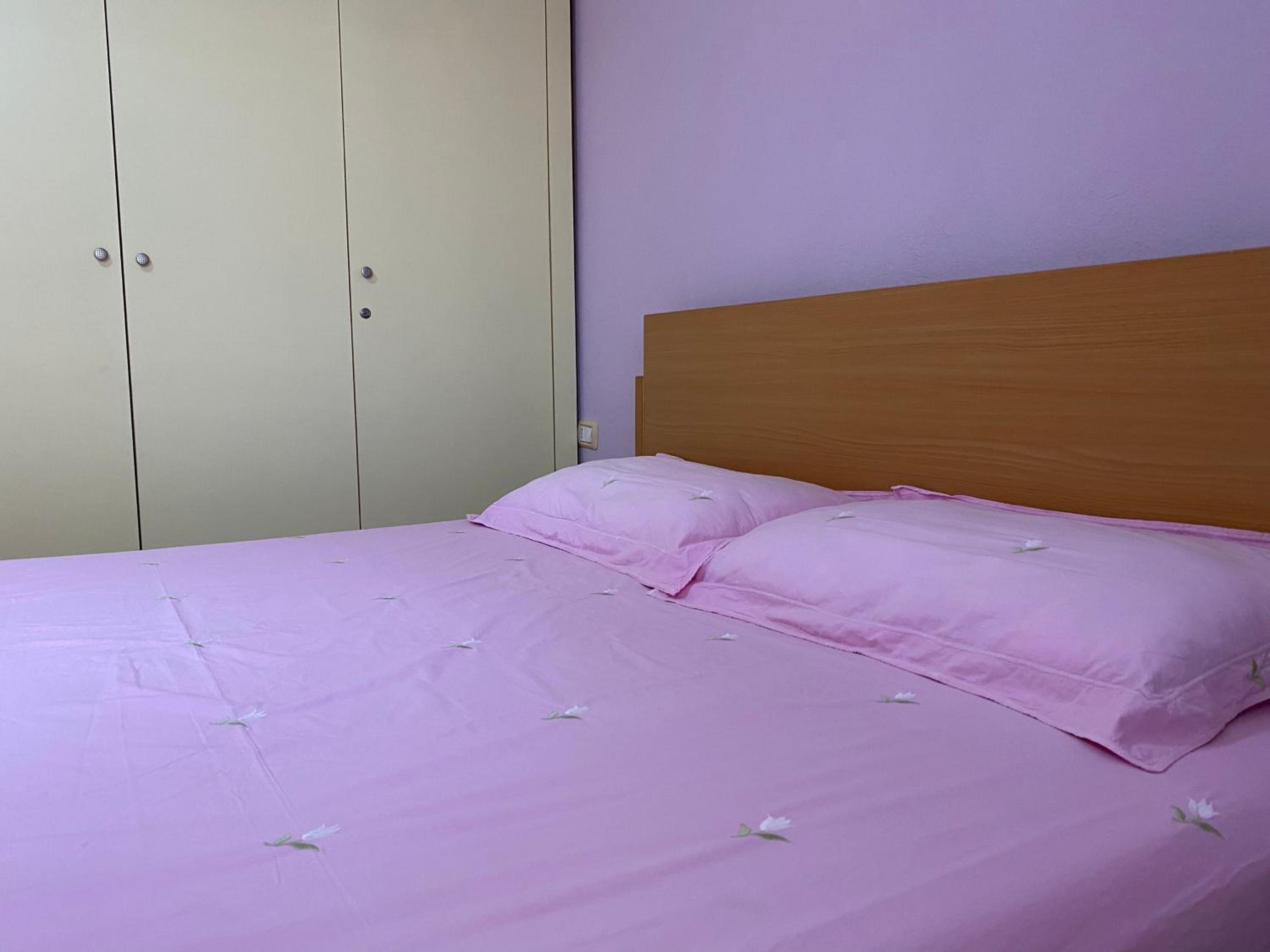 Comfy One-bedroom Flat in Golem, 1BR, 2 Sofas
