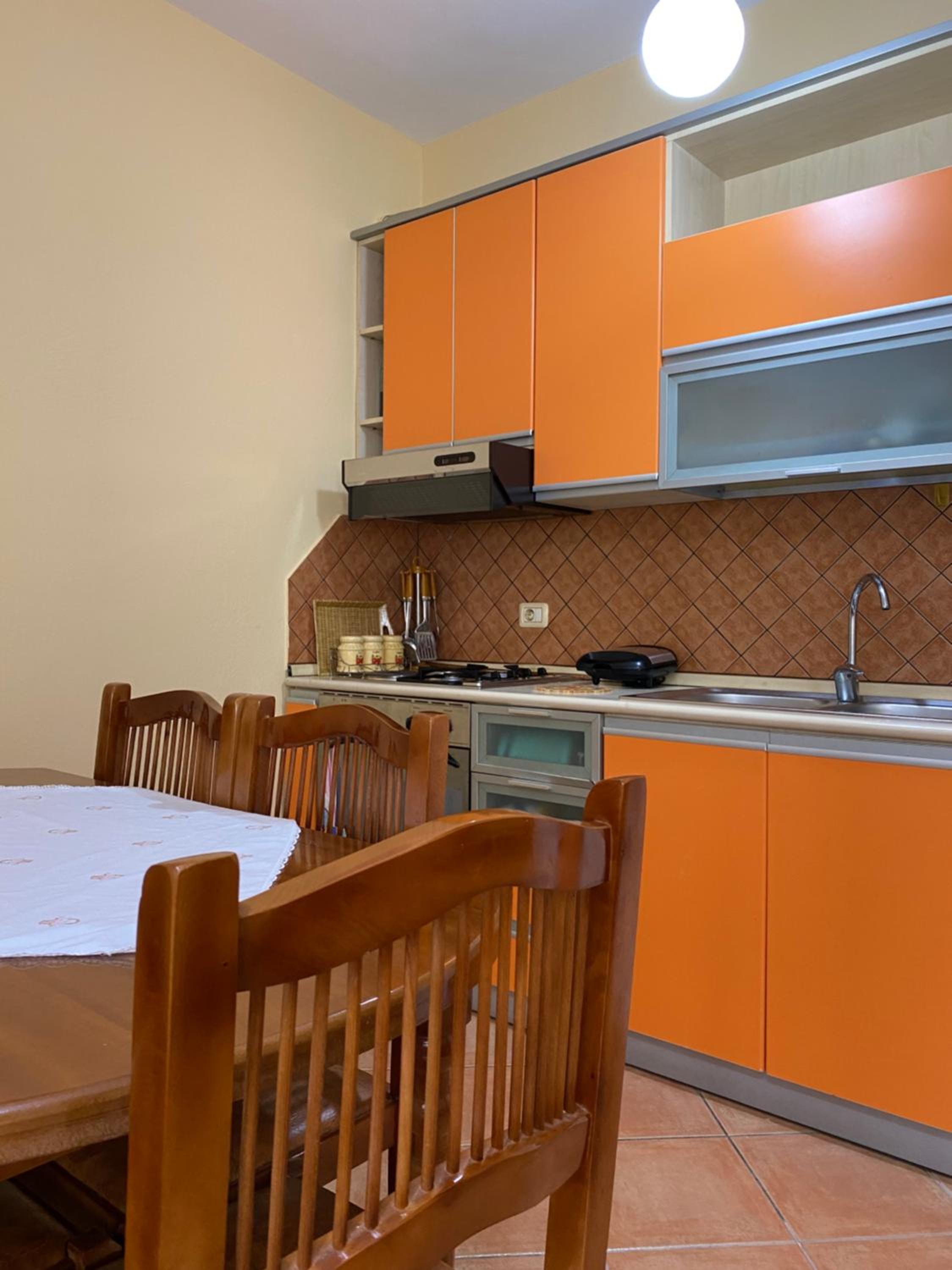 Comfy One-bedroom Flat in Golem, 1BR, 2 Sofas