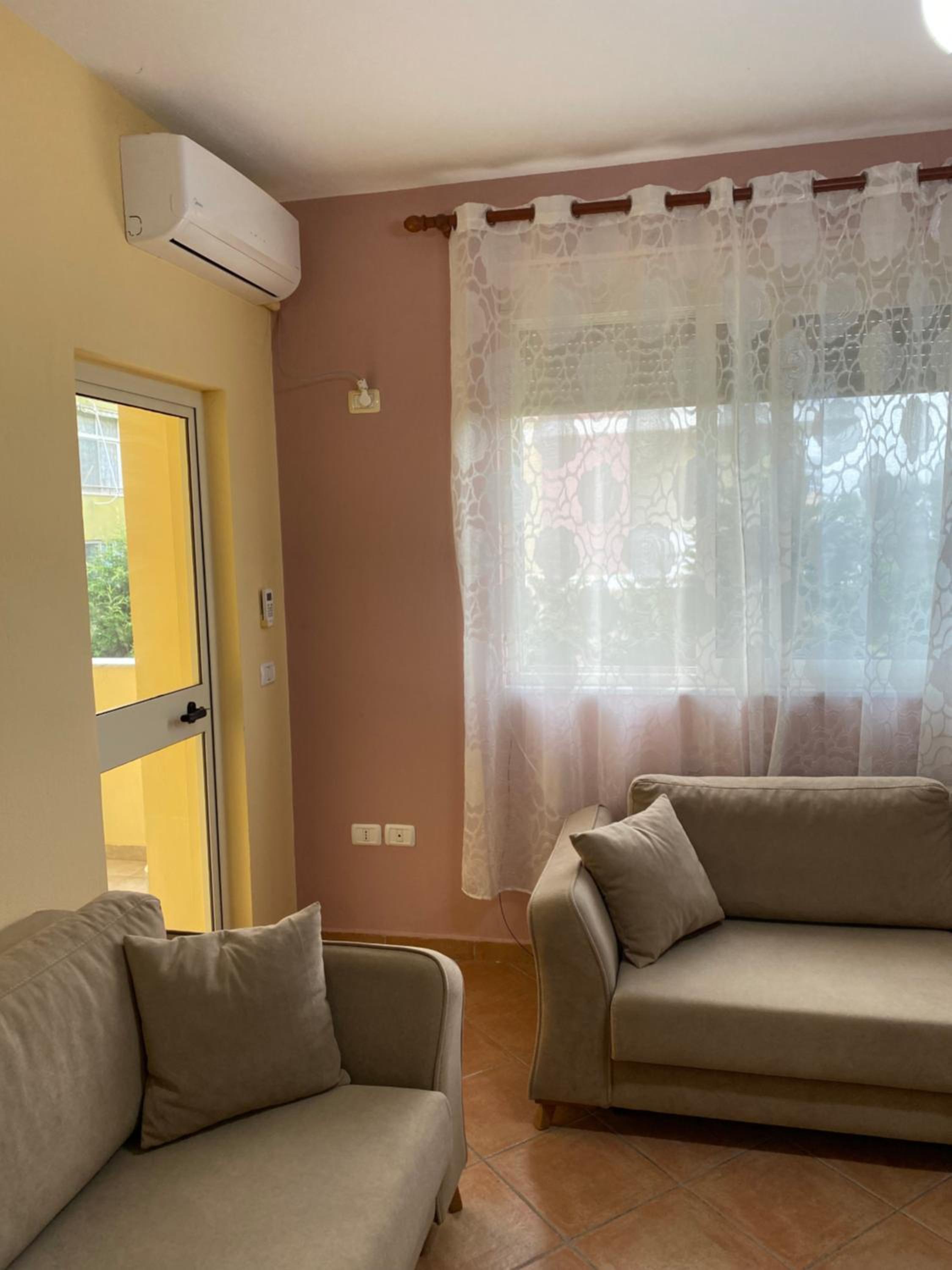 Comfy One-bedroom Flat in Golem, 1BR, 2 Sofas