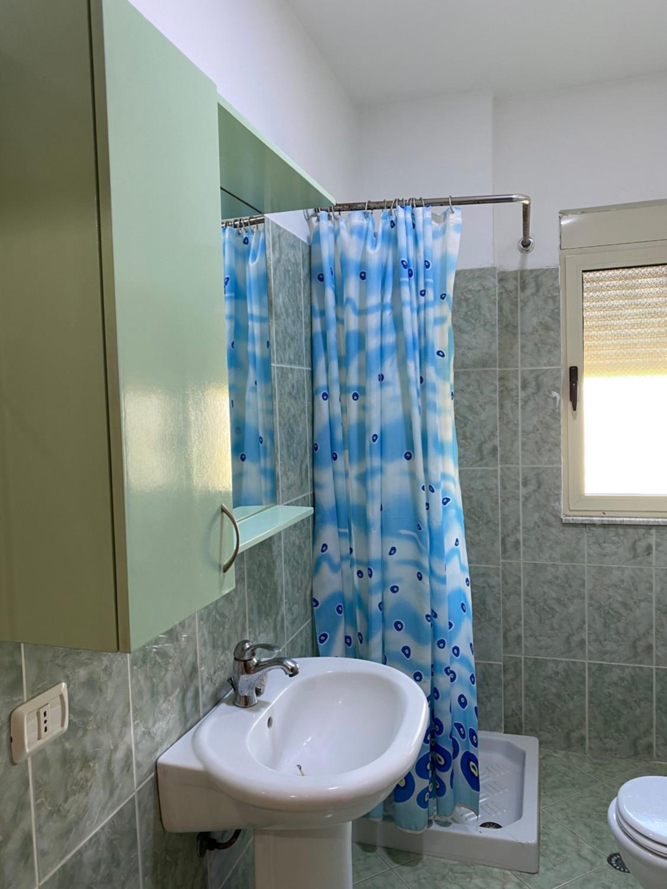 Comfy One-bedroom Flat in Golem, 1BR, 2 Sofas
