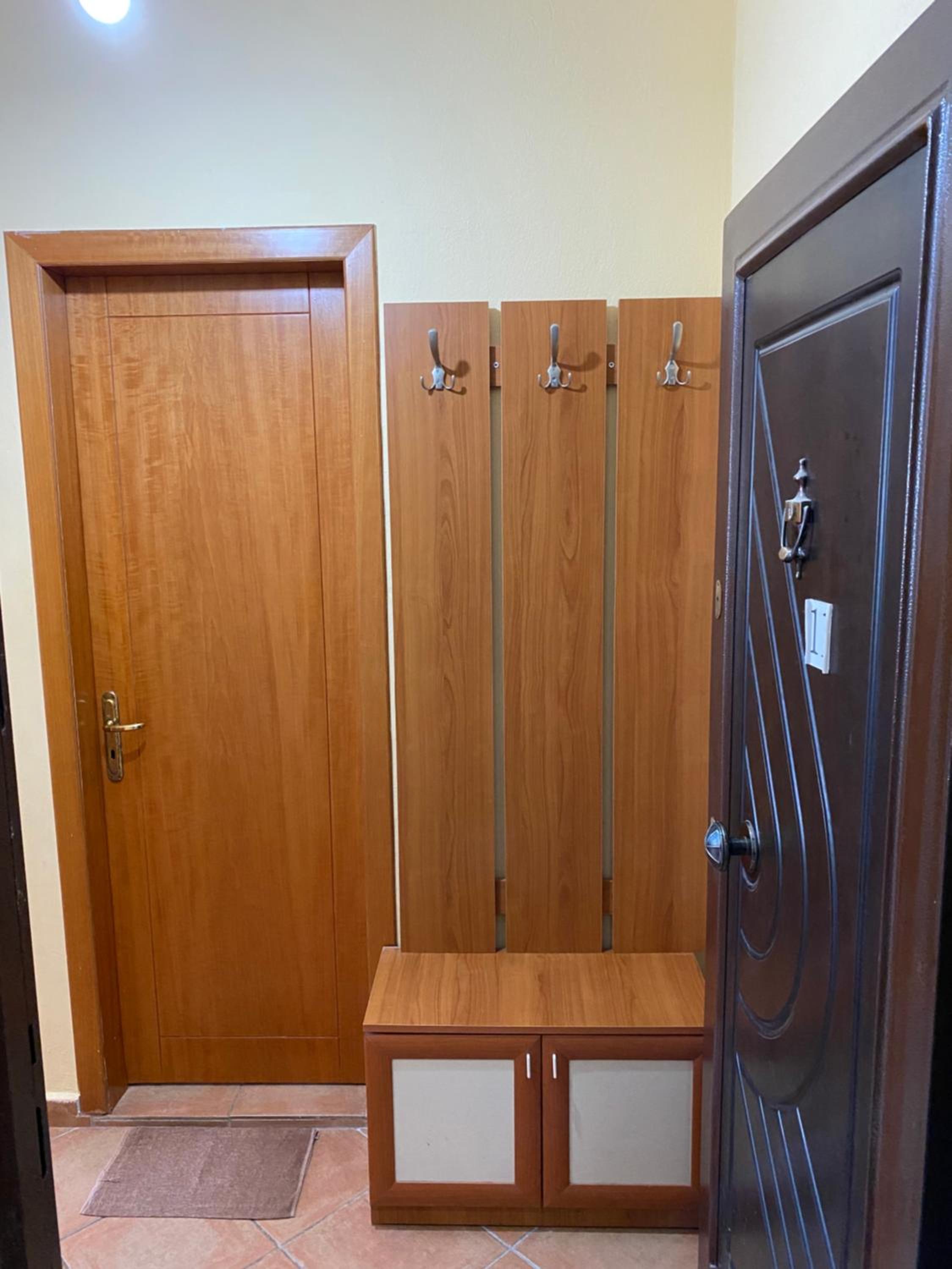Comfy One-bedroom Flat in Golem, 1BR, 2 Sofas