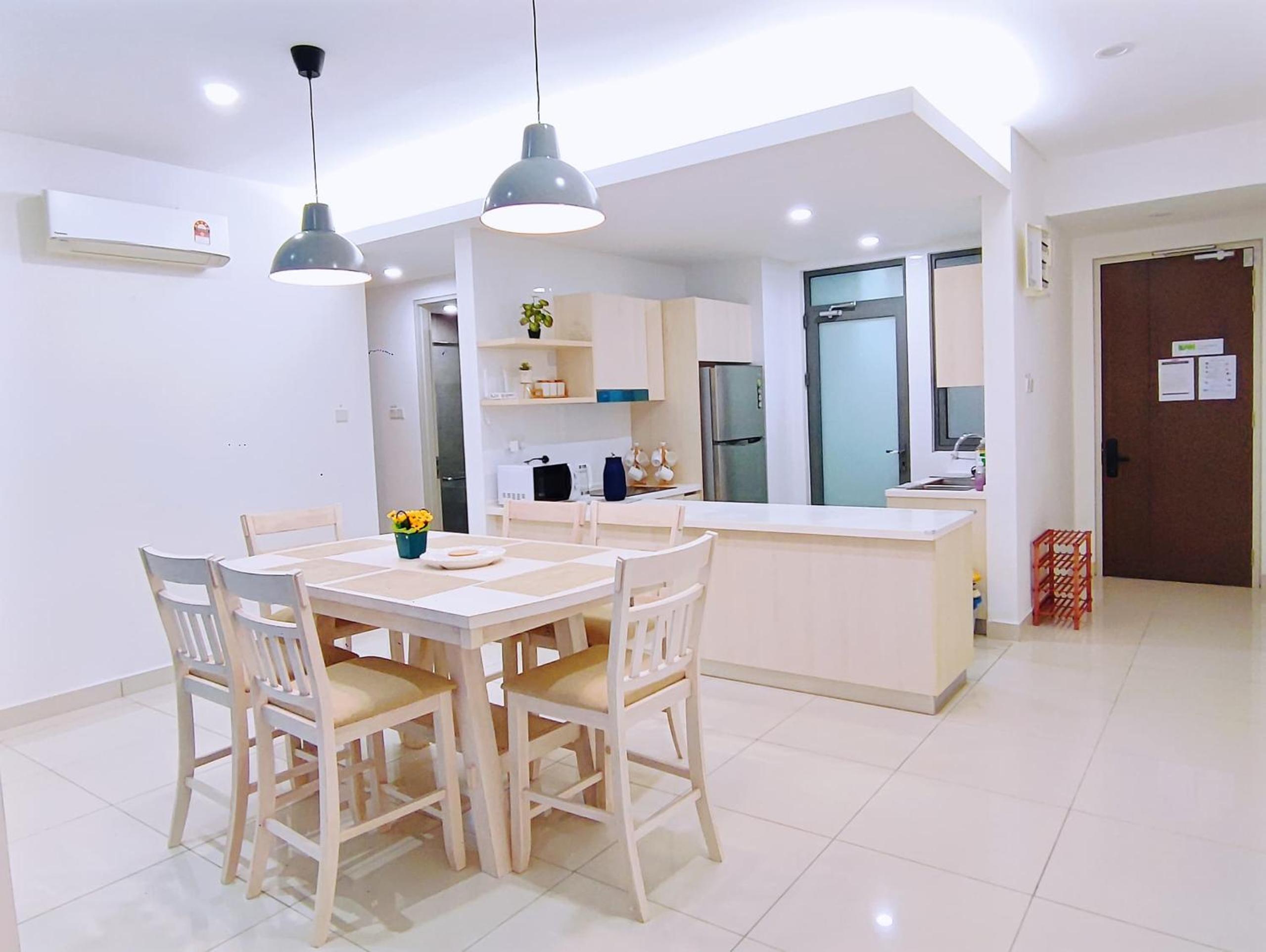Near Mid valley old Klang Rd Kuala Lumpur 12pax