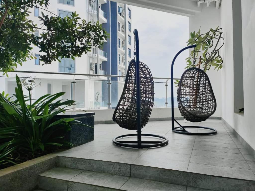 Near Mid valley old Klang Rd Kuala Lumpur 12pax