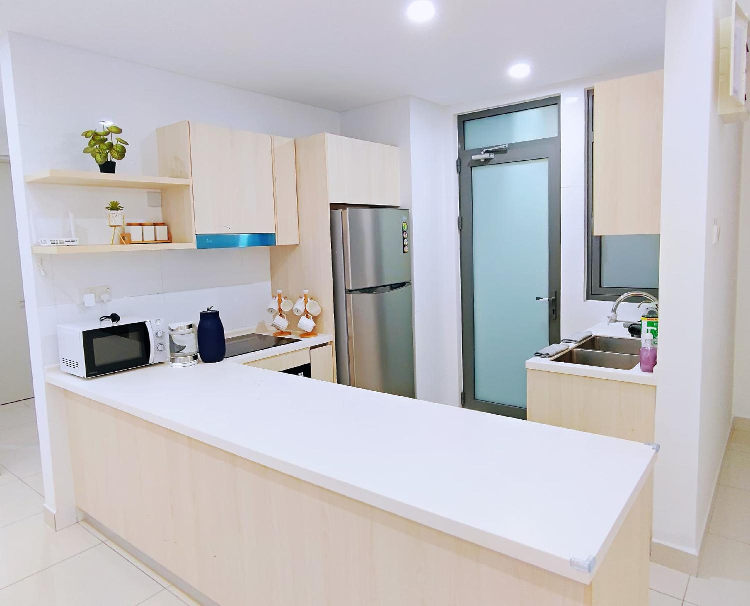 Near Mid valley old Klang Rd Kuala Lumpur 12pax
