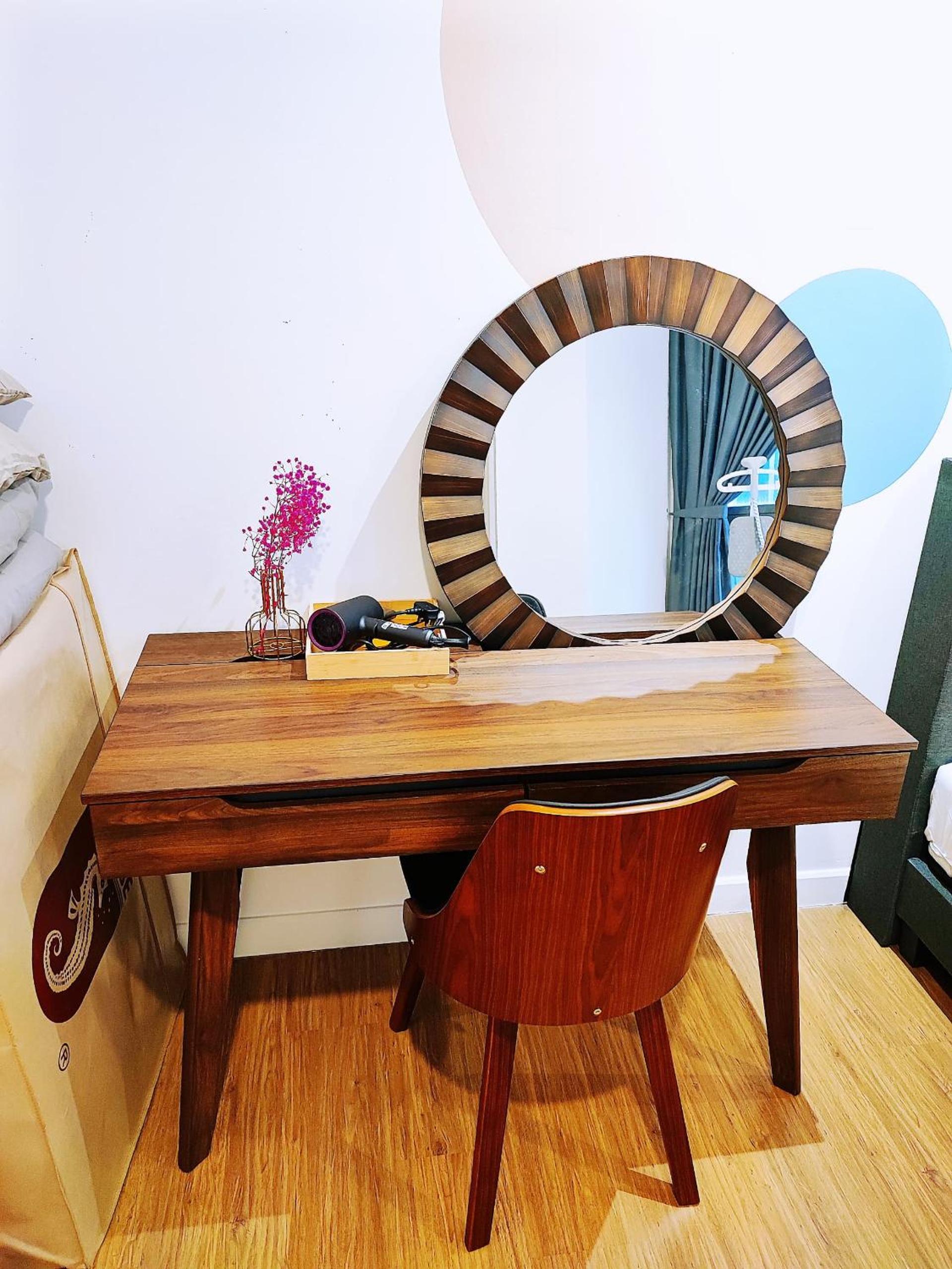 Near Mid valley old Klang Rd Kuala Lumpur 12pax