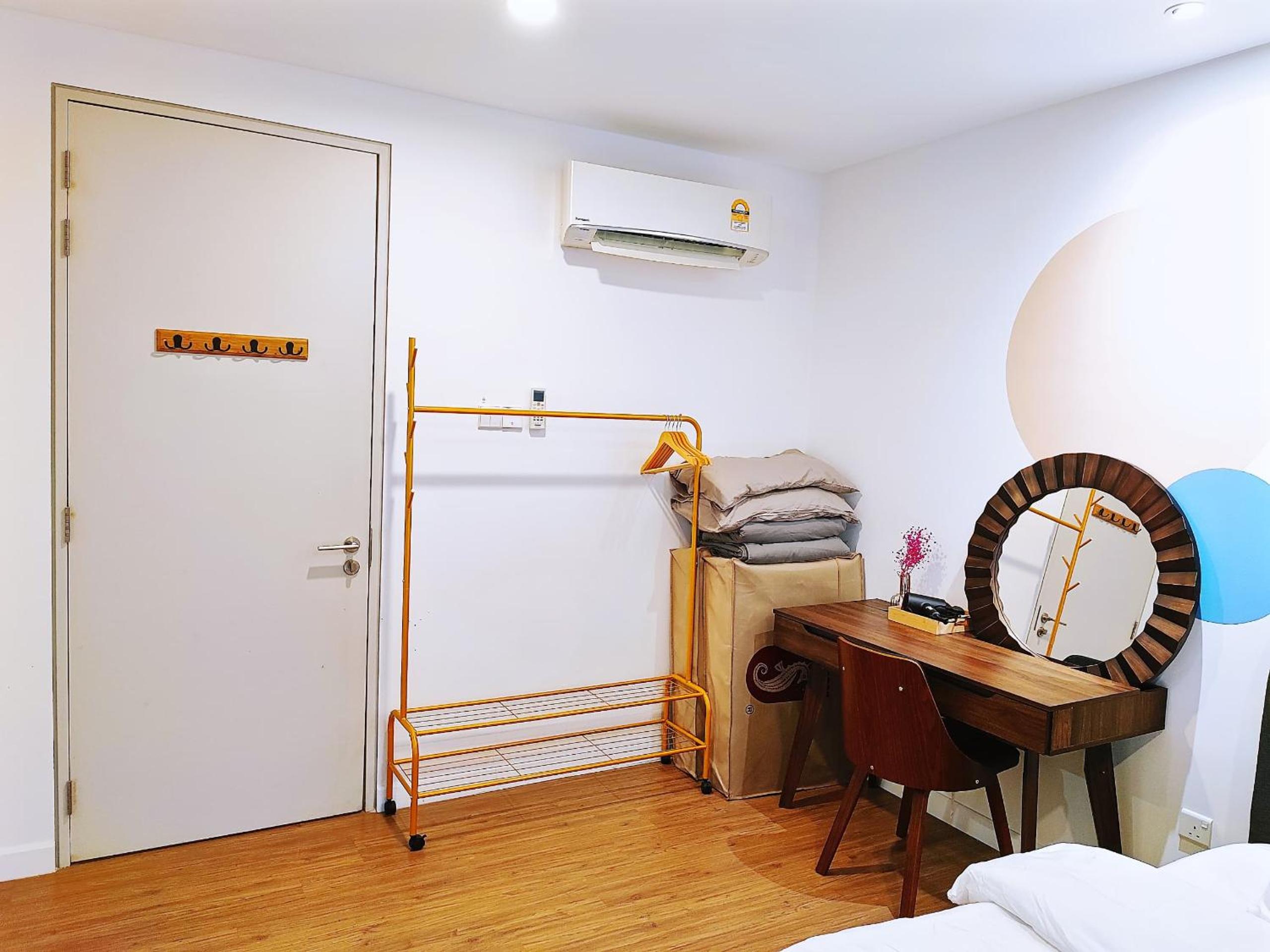 Near Mid valley old Klang Rd Kuala Lumpur 12pax