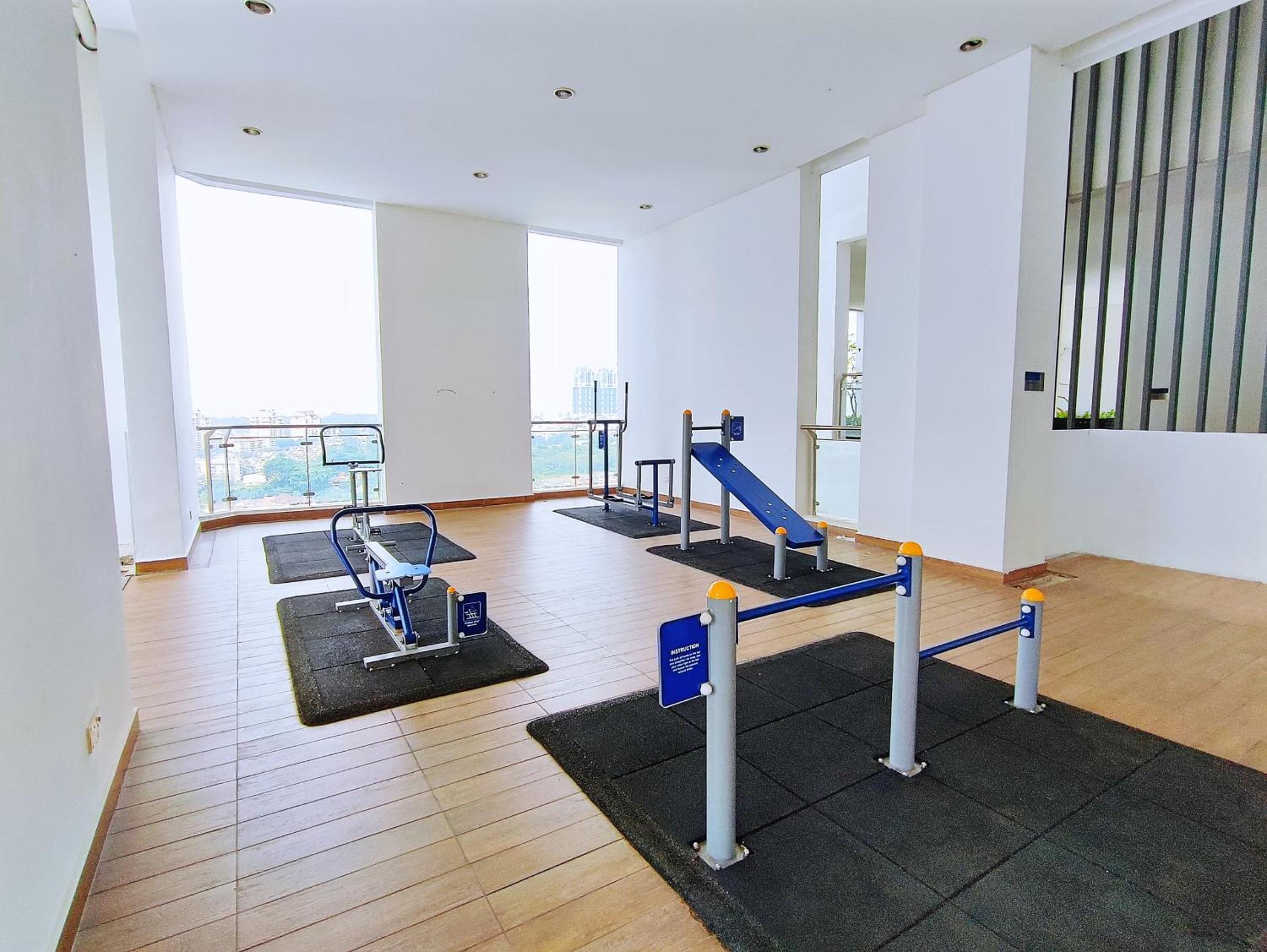 Near Mid valley old Klang Rd Kuala Lumpur 12pax