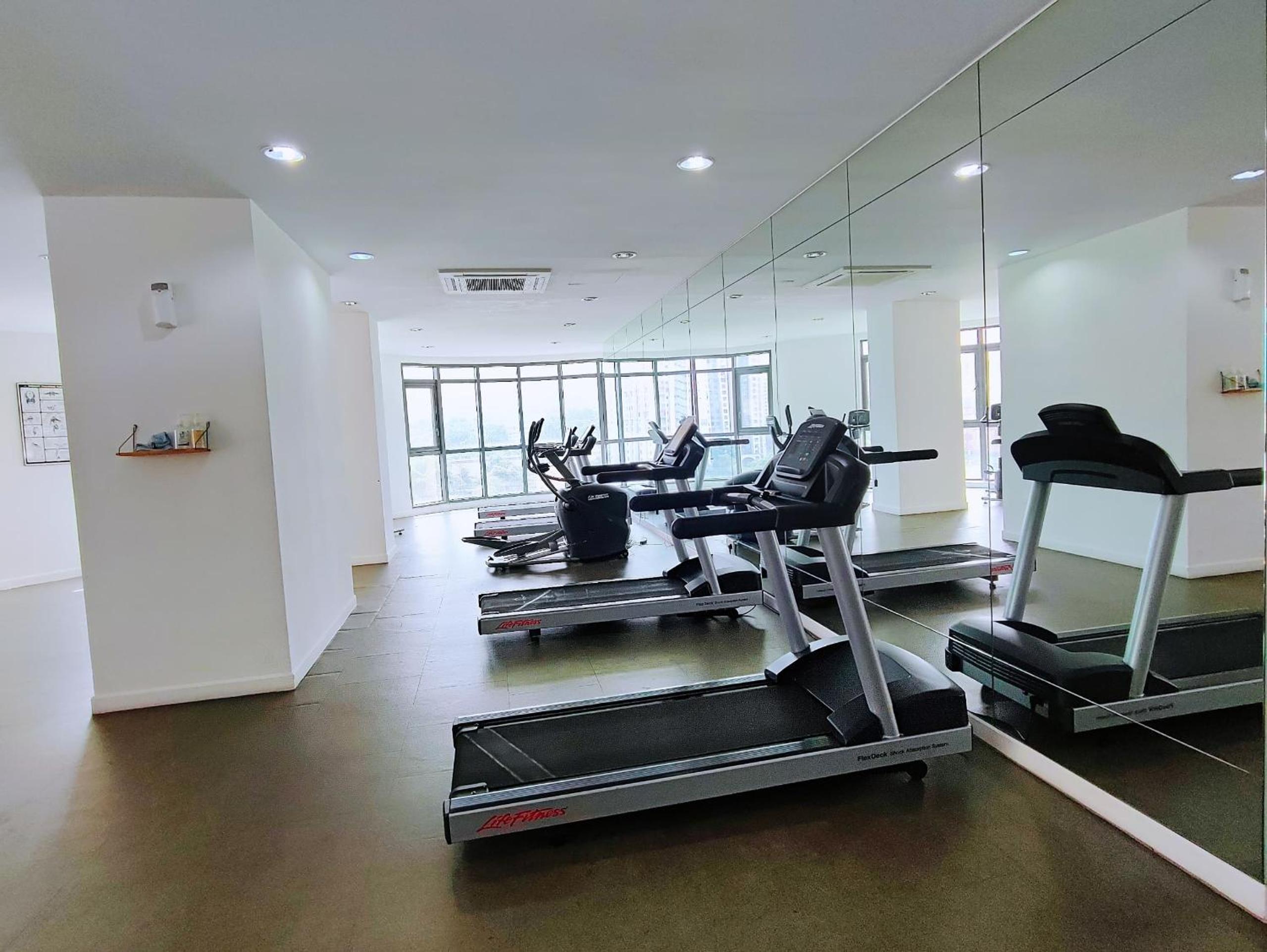 Near Mid valley old Klang Rd Kuala Lumpur 12pax