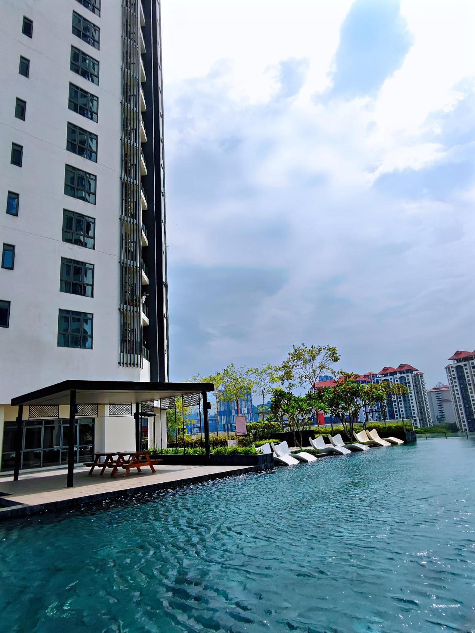 Near Mid valley old Klang Rd Kuala Lumpur 12pax
