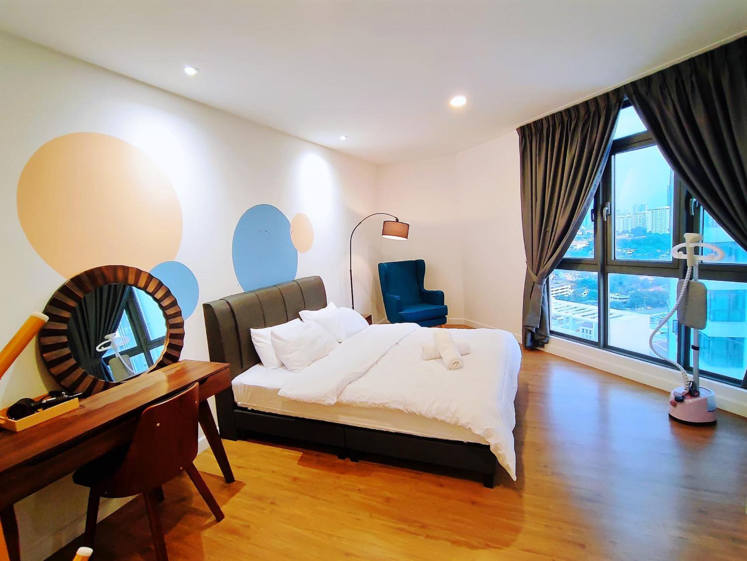 Near Mid valley old Klang Rd Kuala Lumpur 12pax
