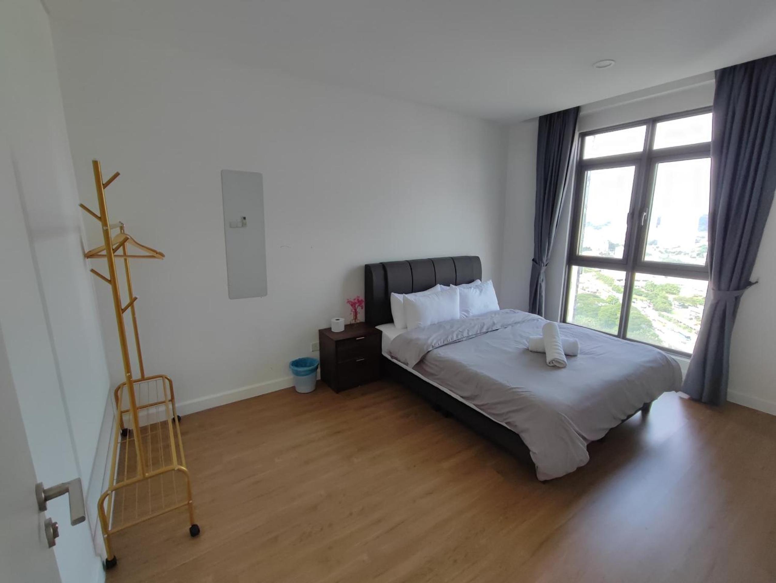 Near Mid valley old Klang Rd Kuala Lumpur 12pax