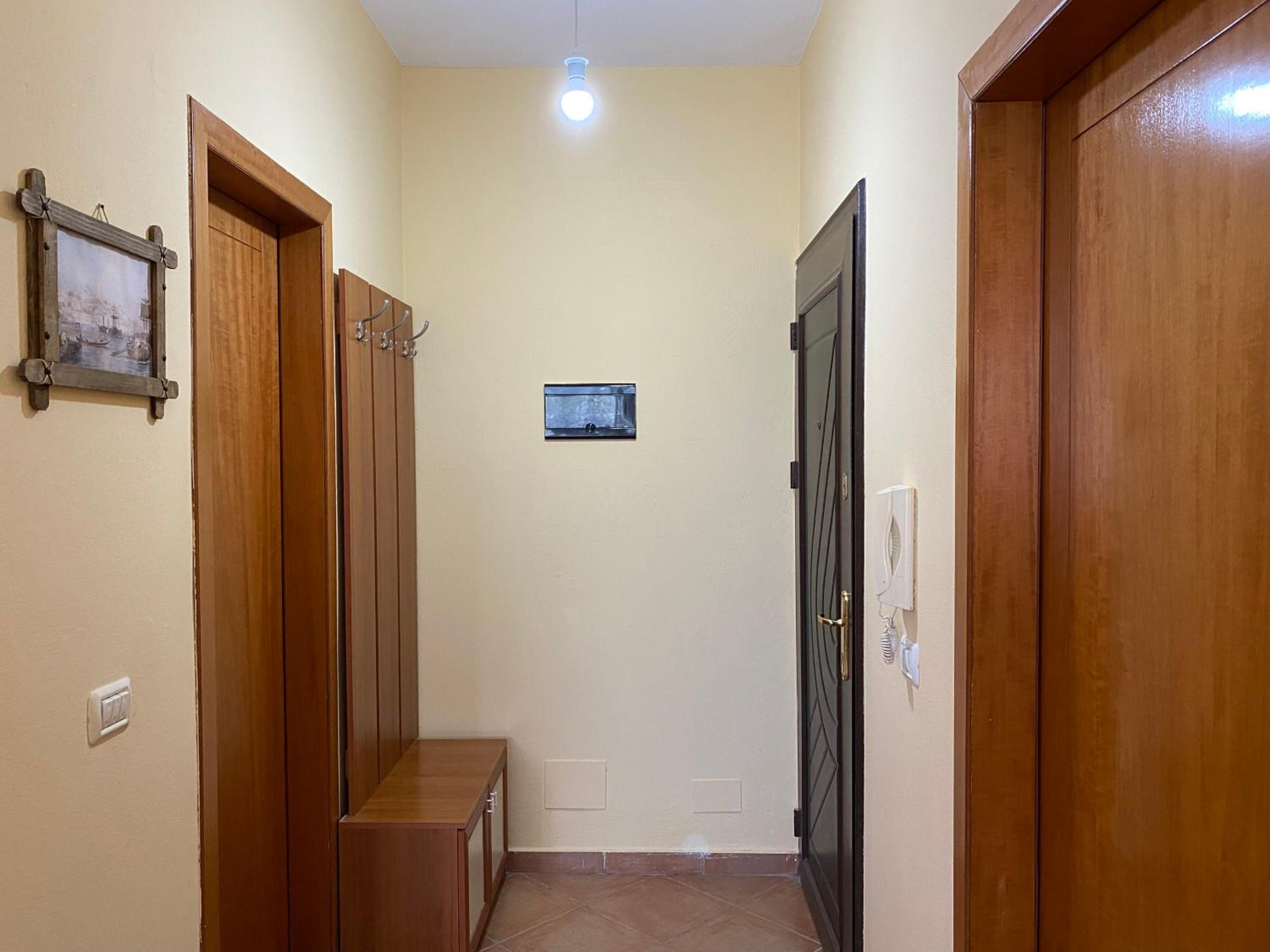 Comfy One-bedroom Flat in Golem, 1BR, 2 Sofas
