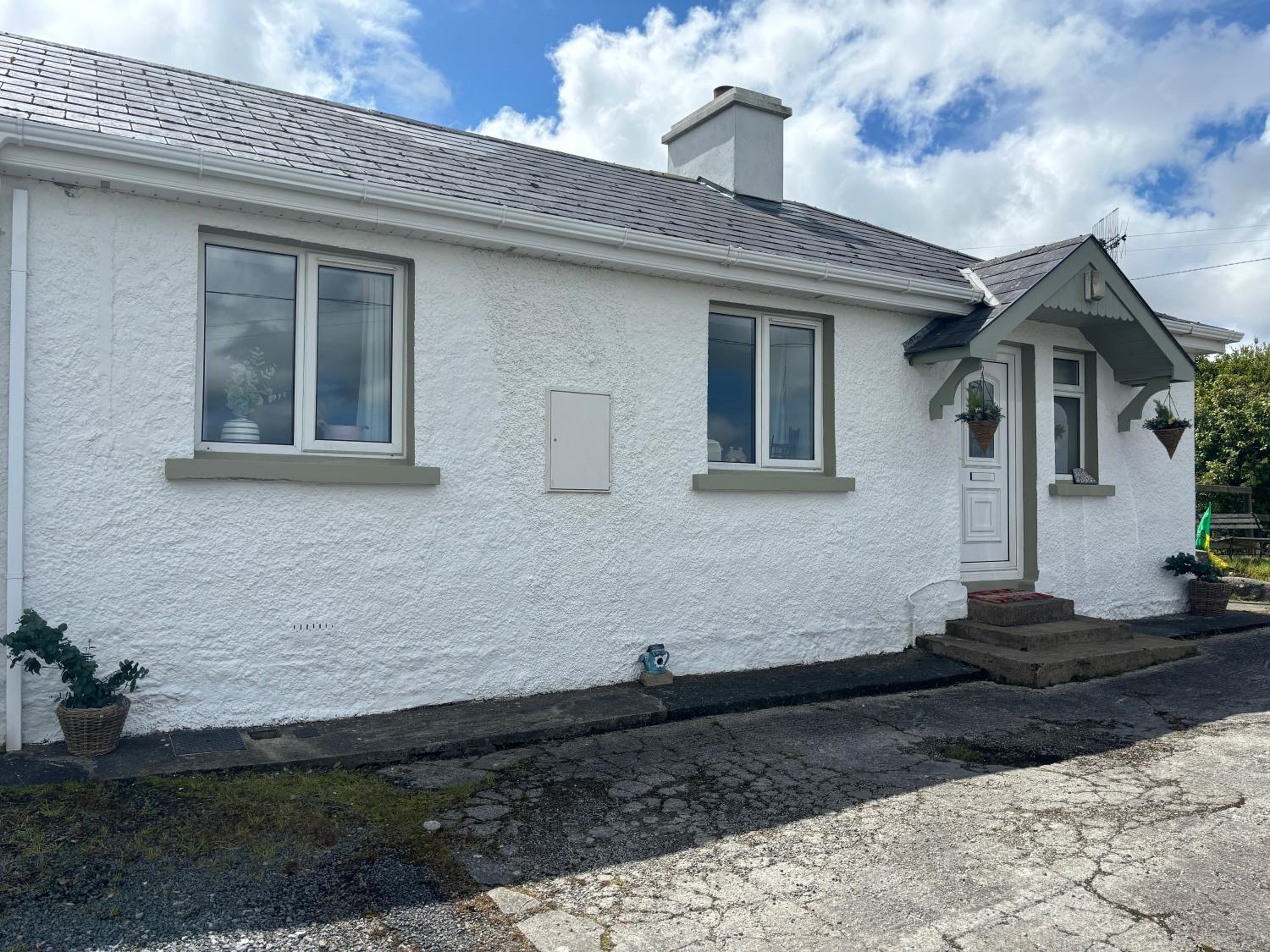 Teach Elle Cottage F94V2W2 view 2