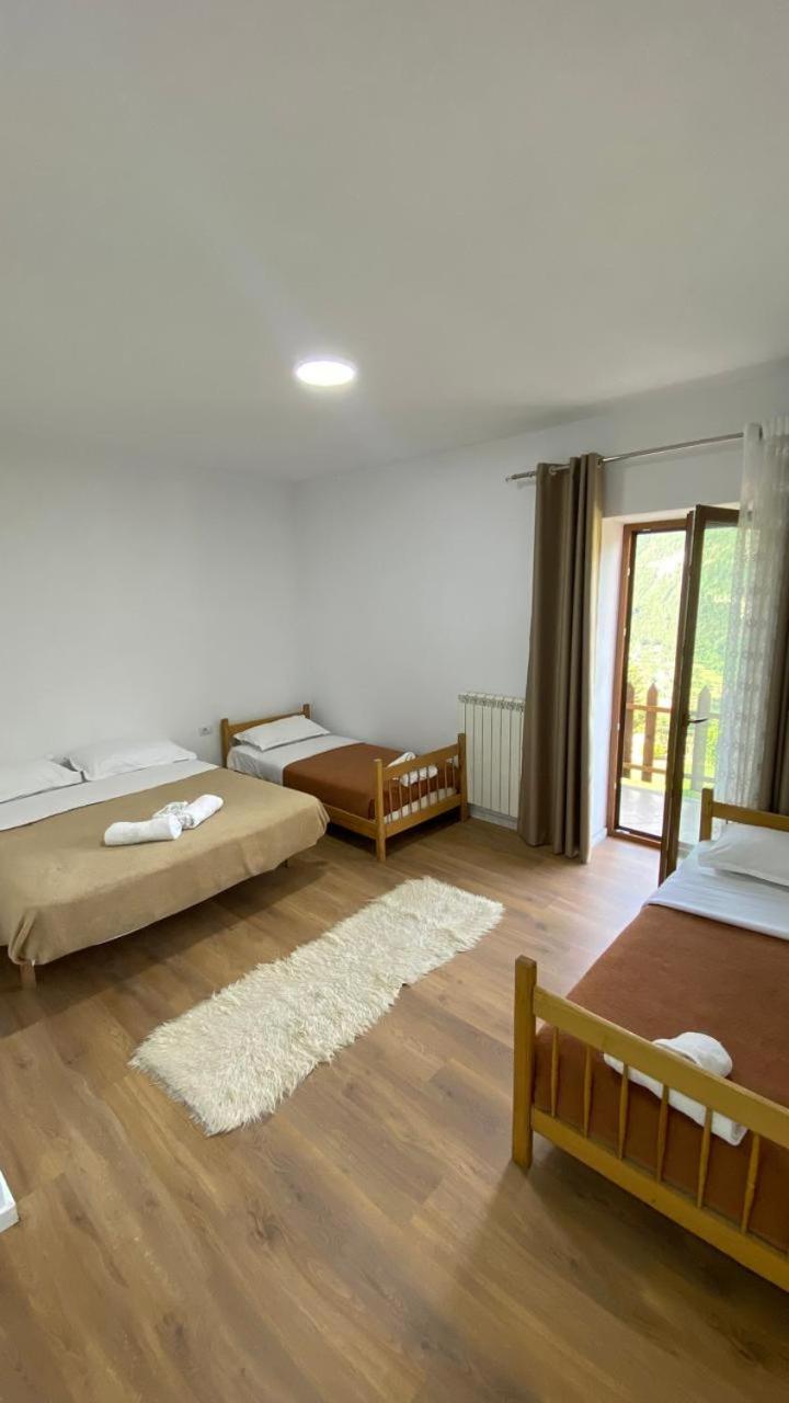 Hotel Vellezrit Guri