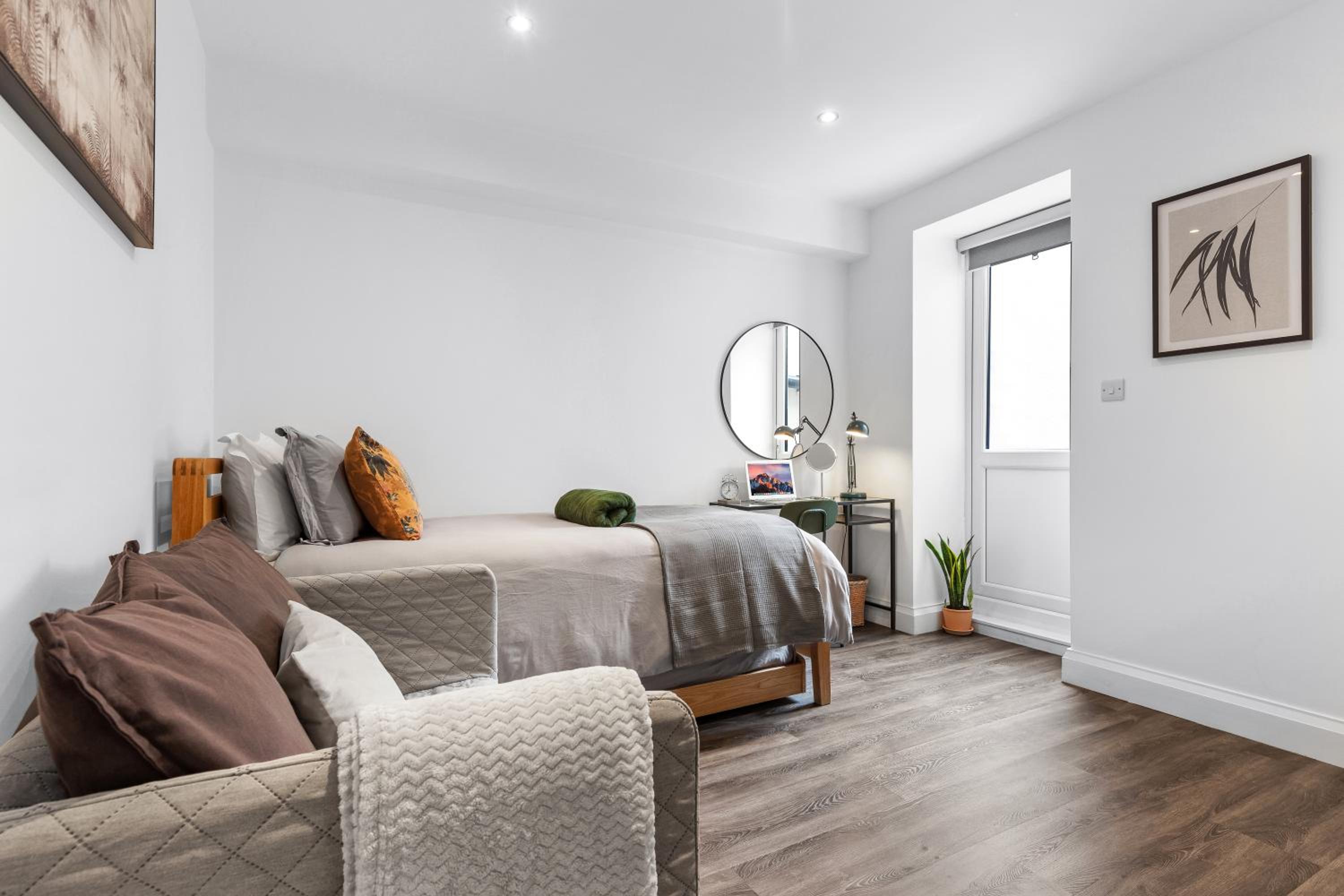 Modern Basement Apartment Stoke Newington London, close to transport