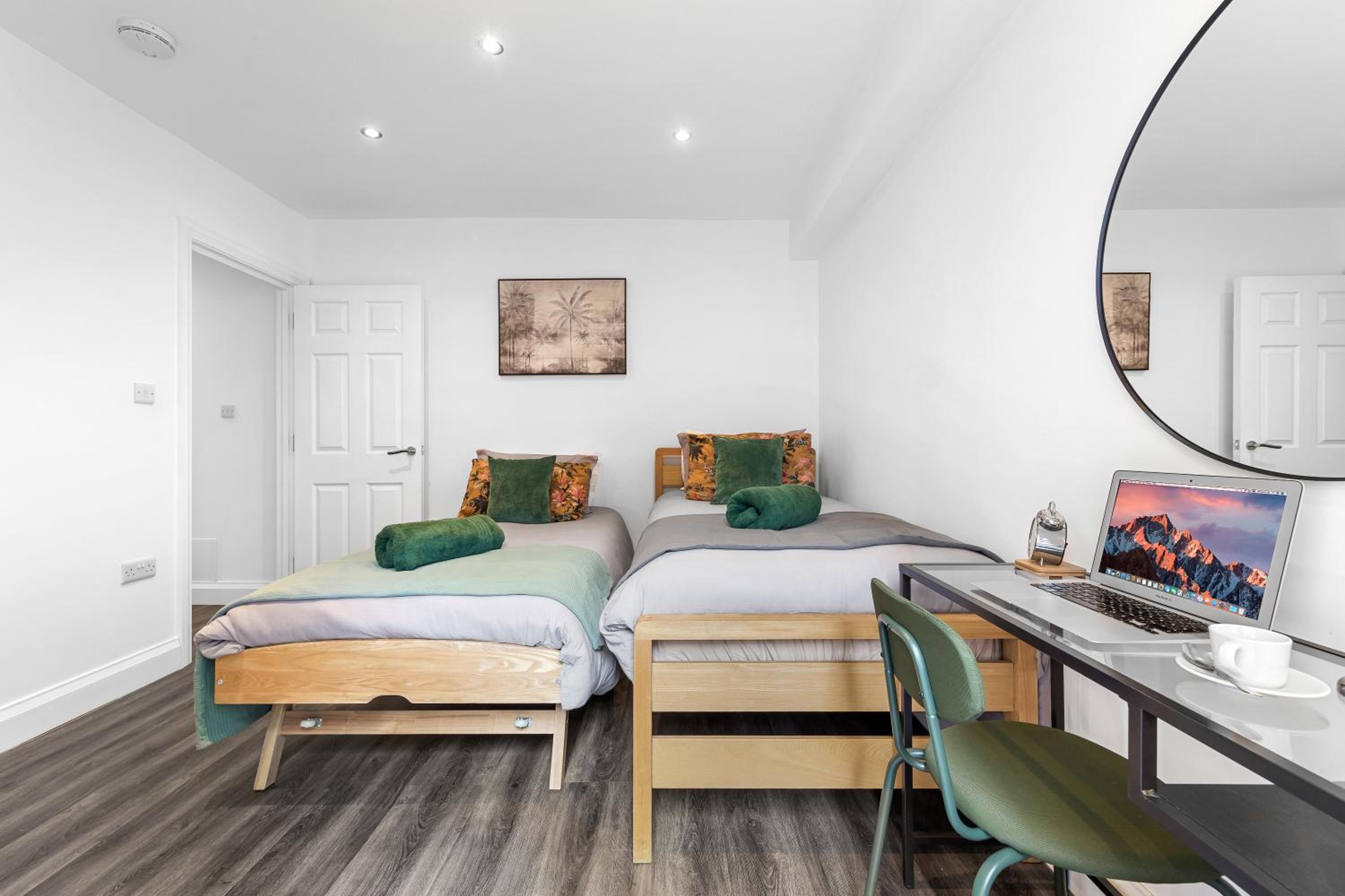 Modern Basement Apartment Stoke Newington London, close to transport