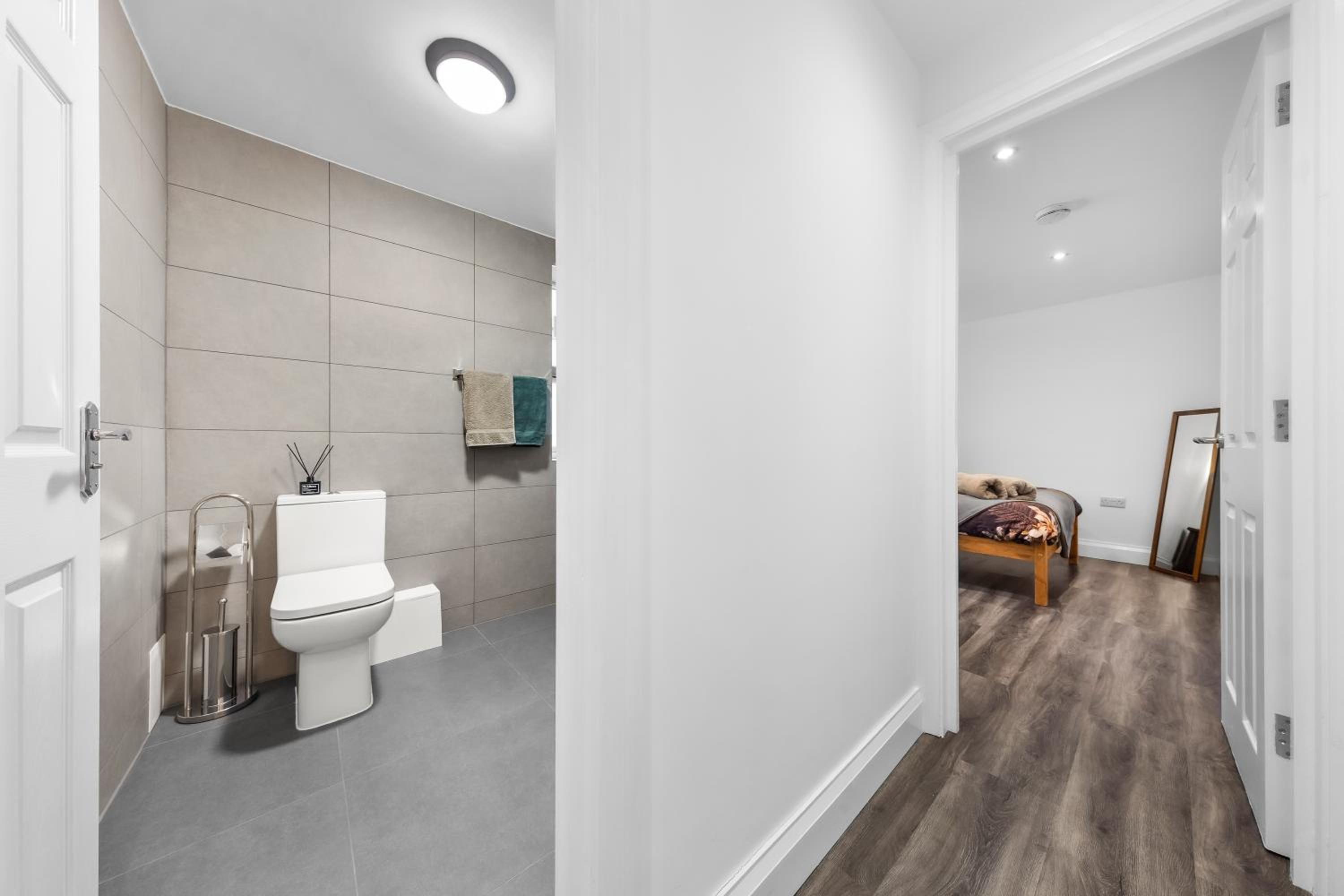 Modern Basement Apartment Stoke Newington London, close to transport