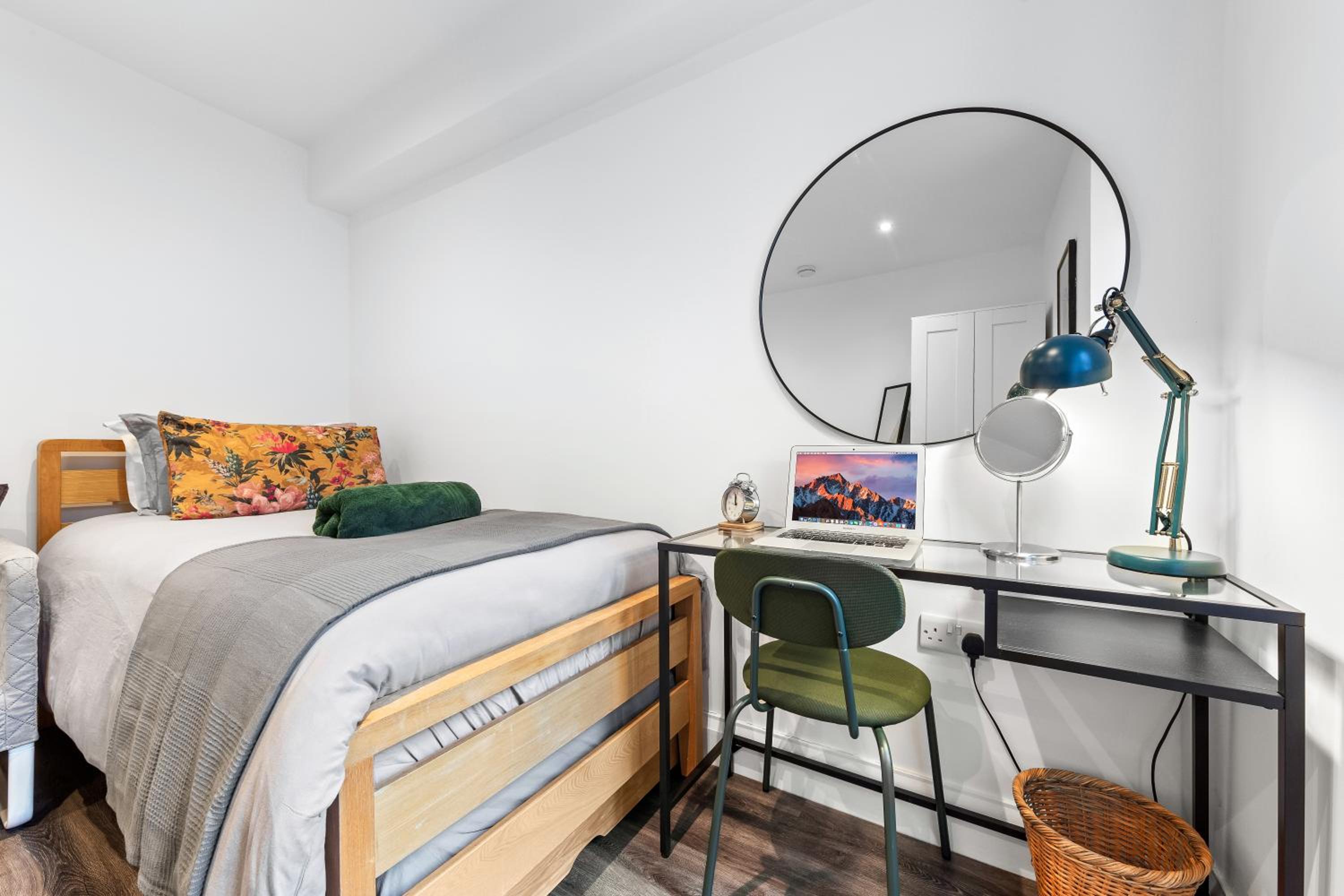 Modern Basement Apartment Stoke Newington London, close to transport