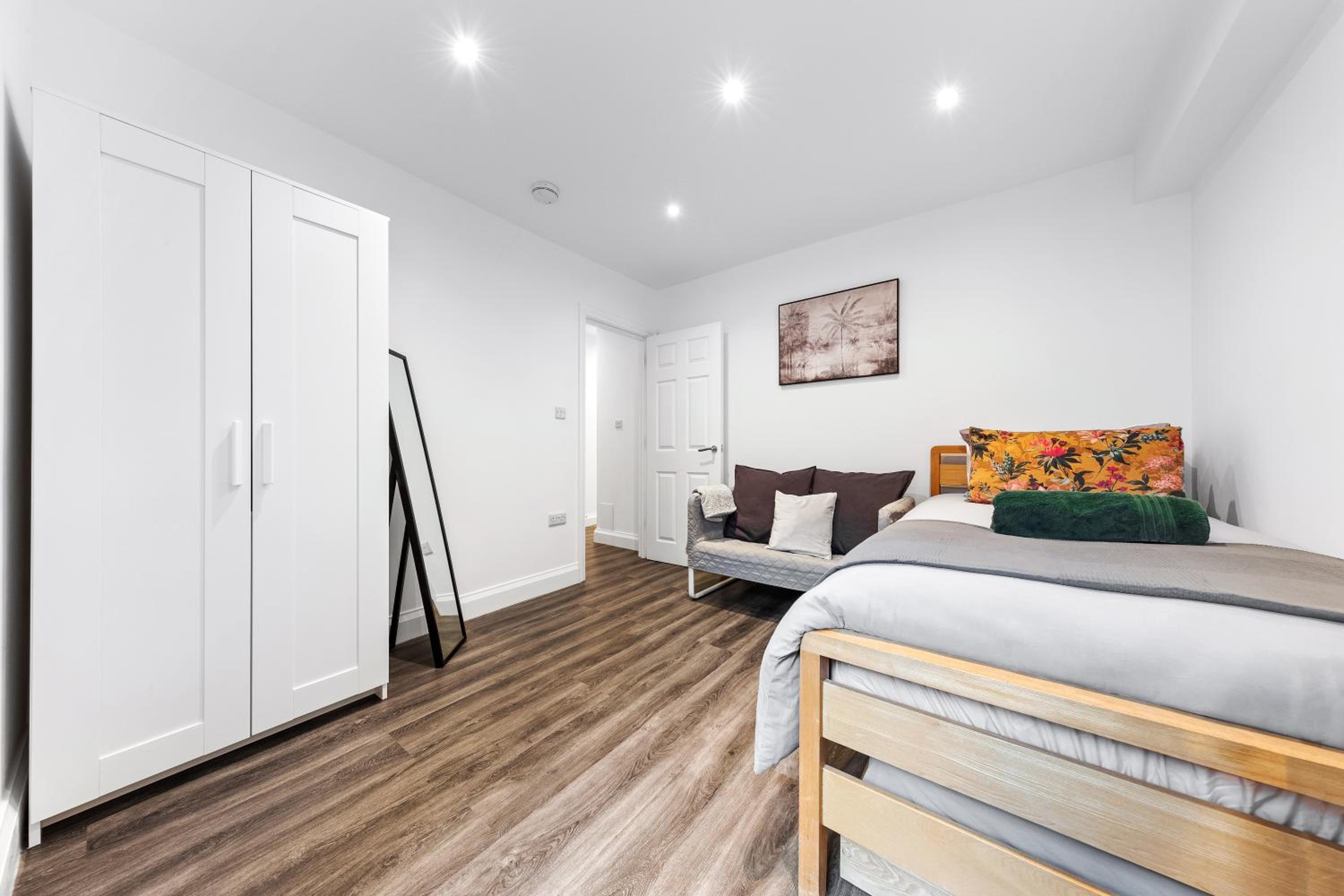 Modern Basement Apartment Stoke Newington London, close to transport
