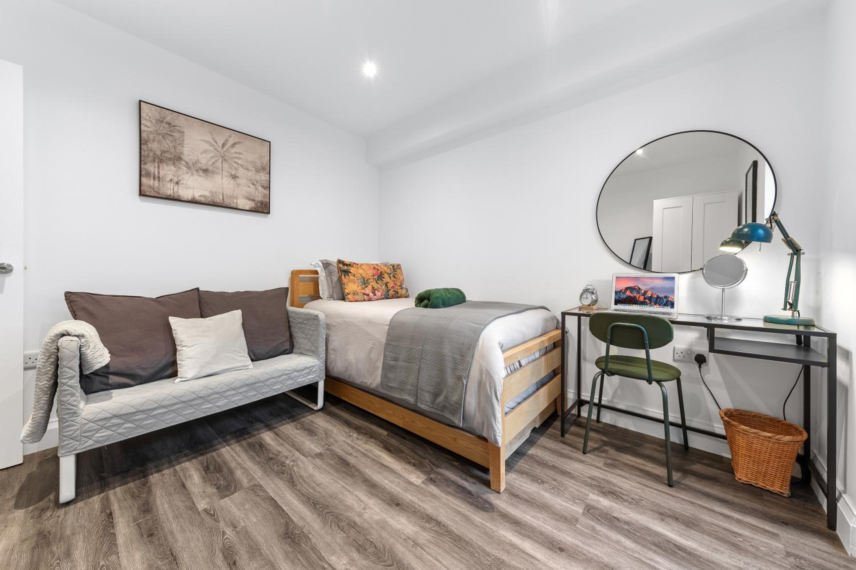 Modern Basement Apartment Stoke Newington London, close to transport