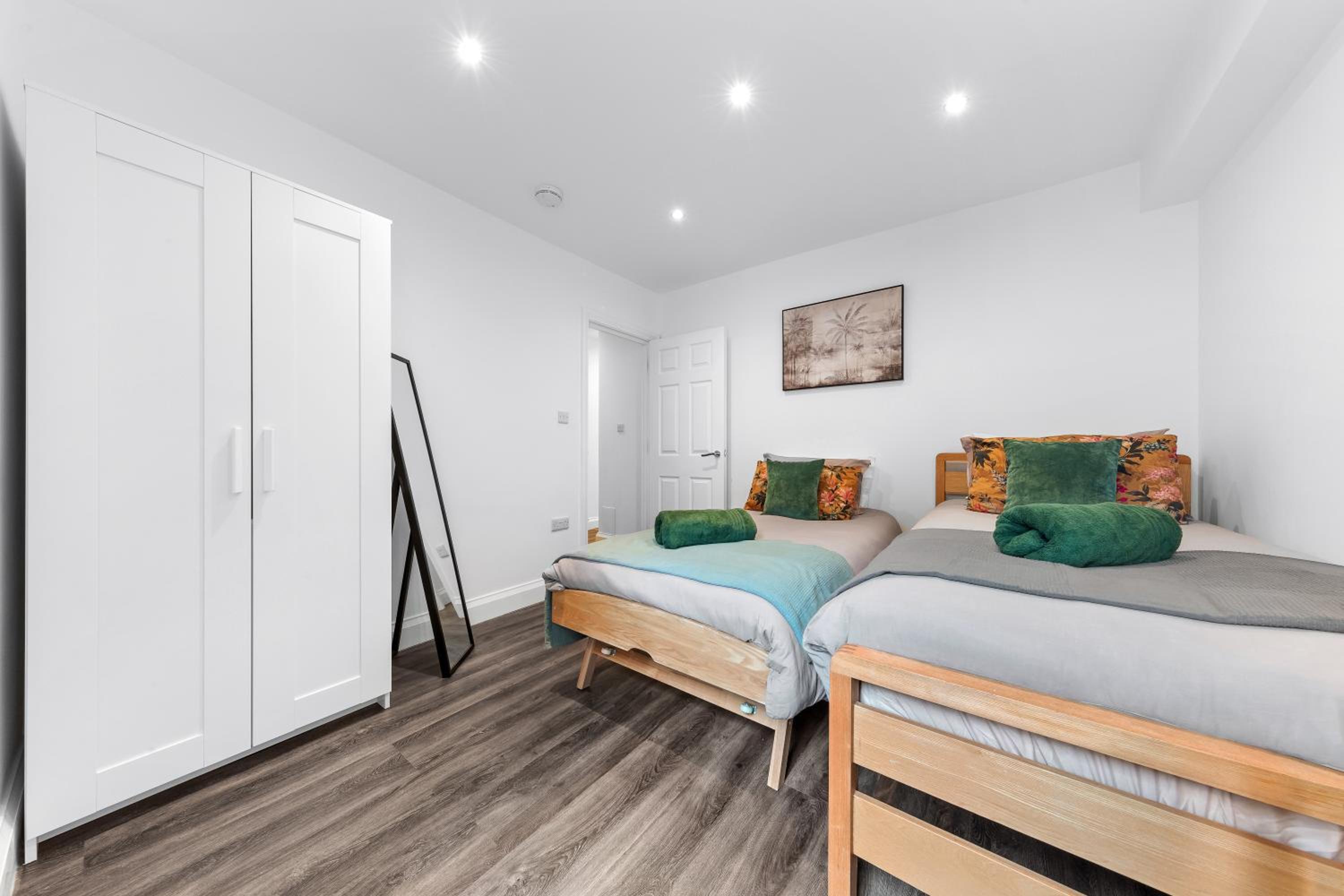 Modern Basement Apartment Stoke Newington London, close to transport