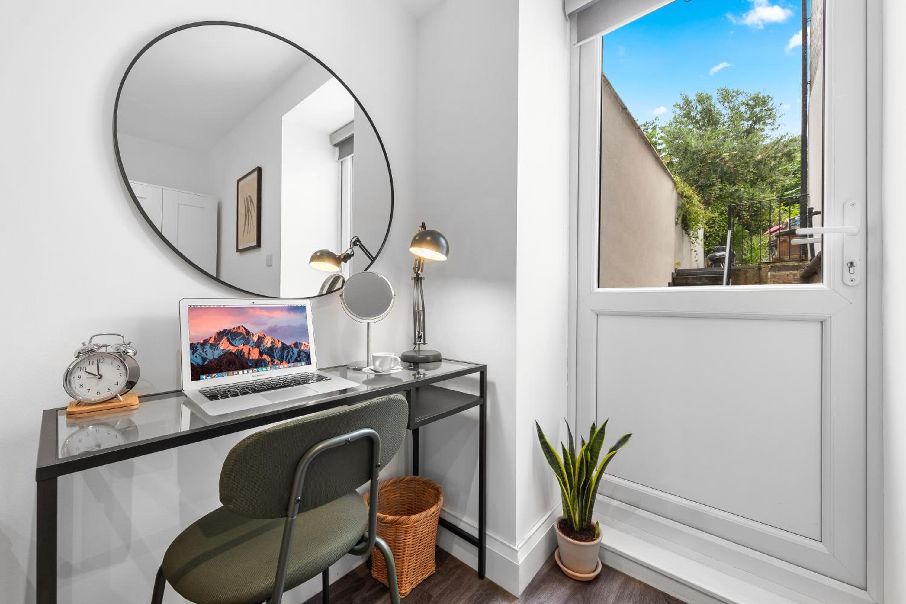 Modern Basement Apartment Stoke Newington London, close to transport