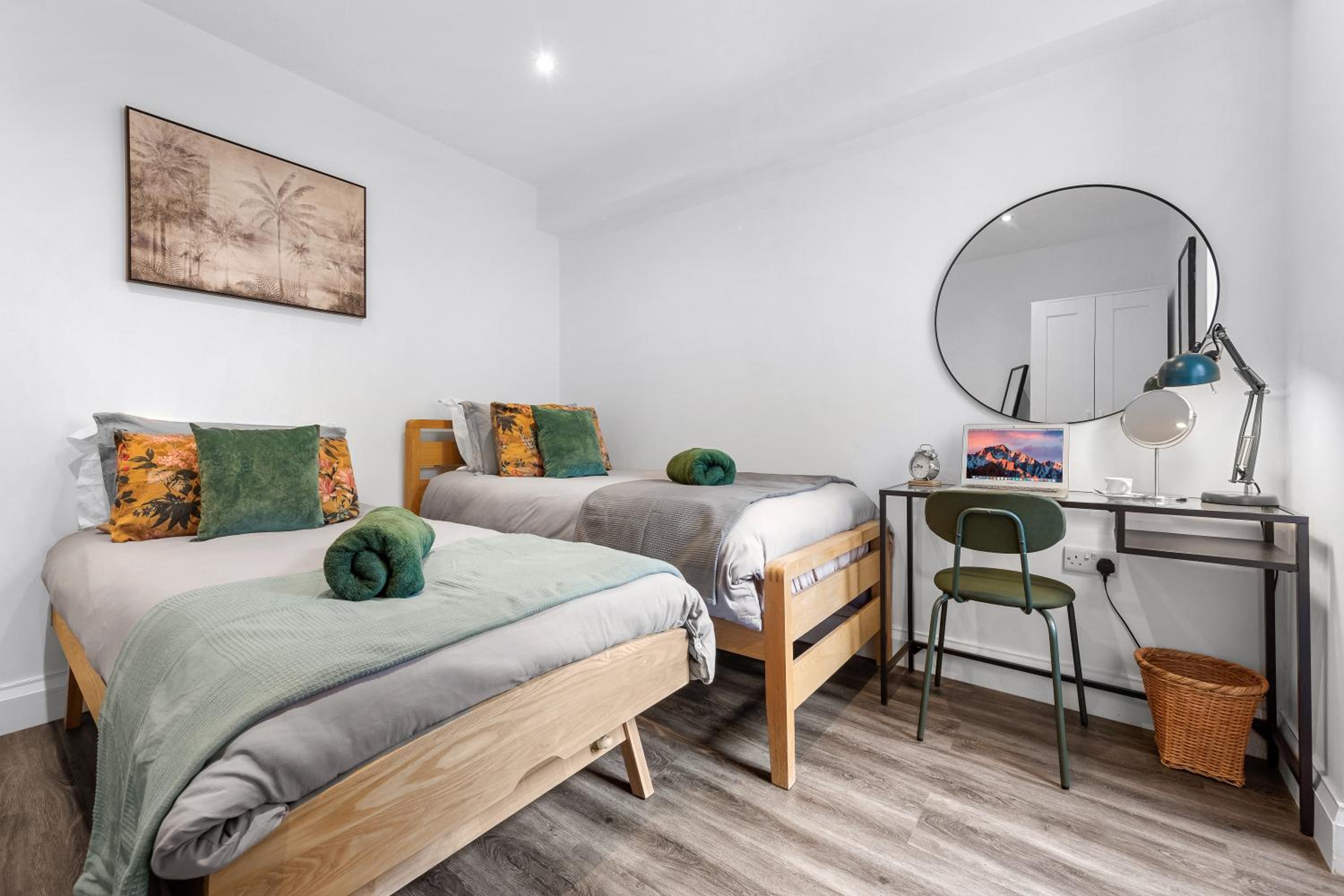 Modern Basement Apartment Stoke Newington London, close to transport